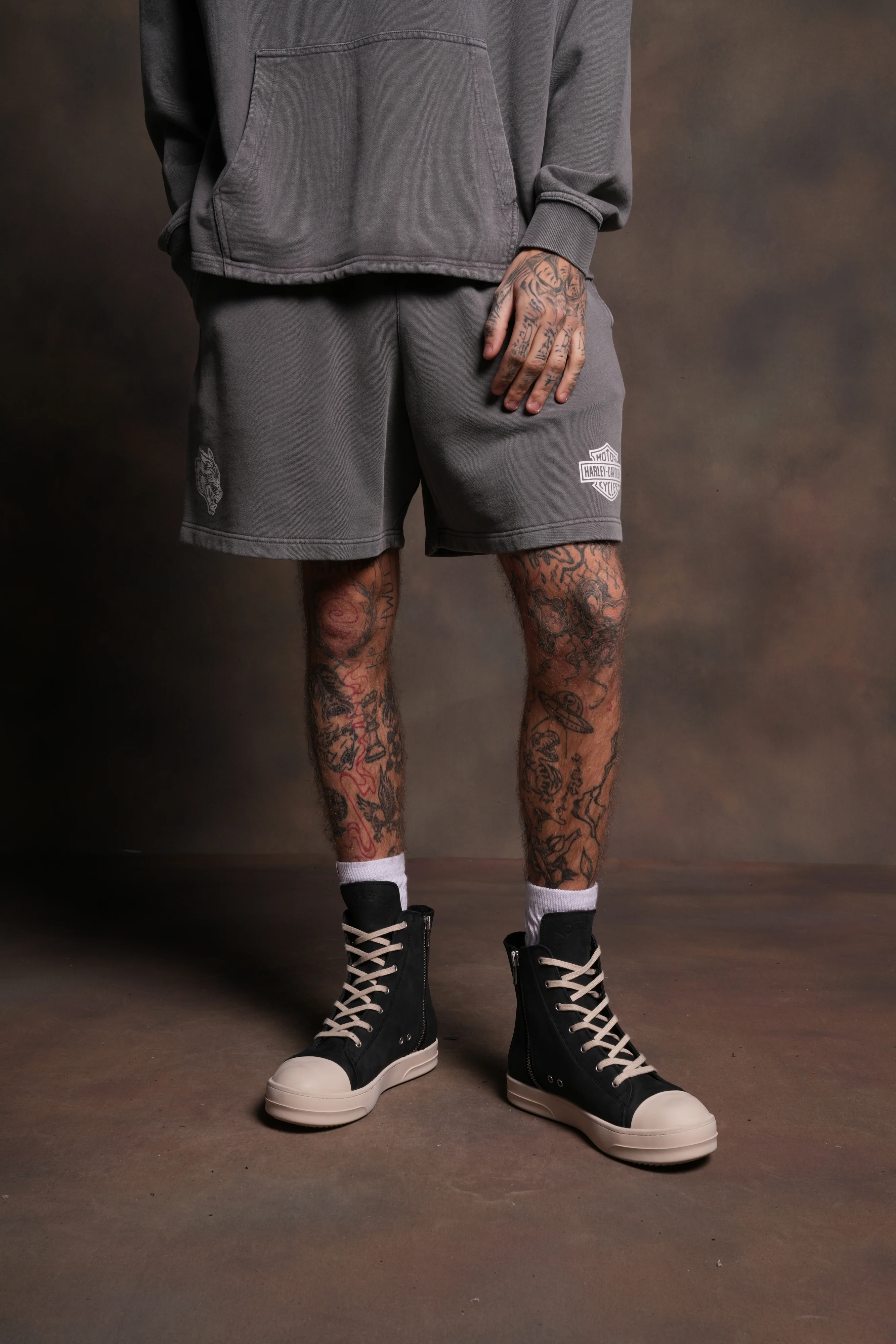 Harley-Davidson Wolves Oversized Post Lounge Sweat Shorts V2 in Slate Gray - Image 2