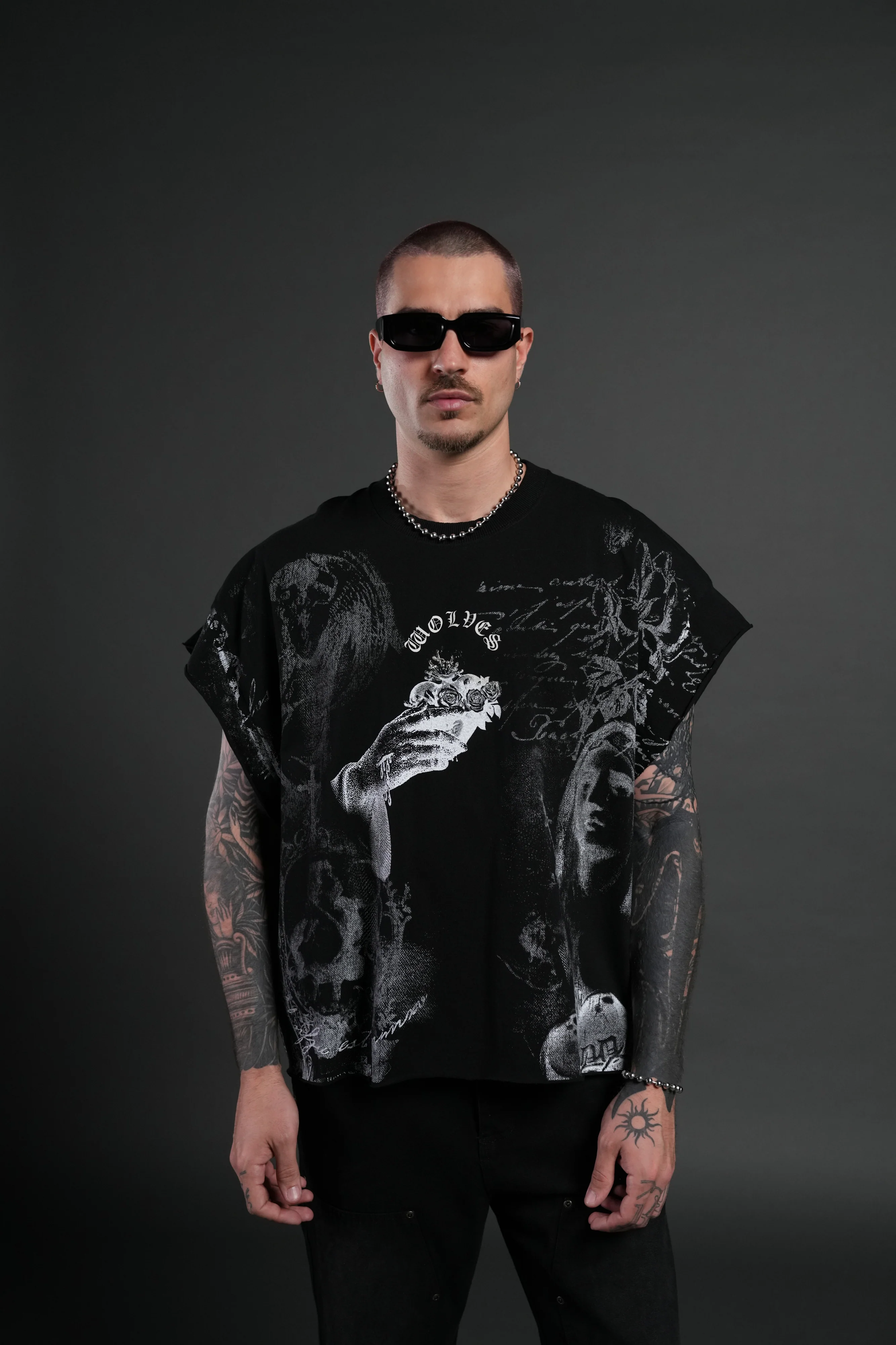Heart of Thorns Distressed Grunge Cut-Off Mid-Length Raw Hem Tee in Black - Image 4