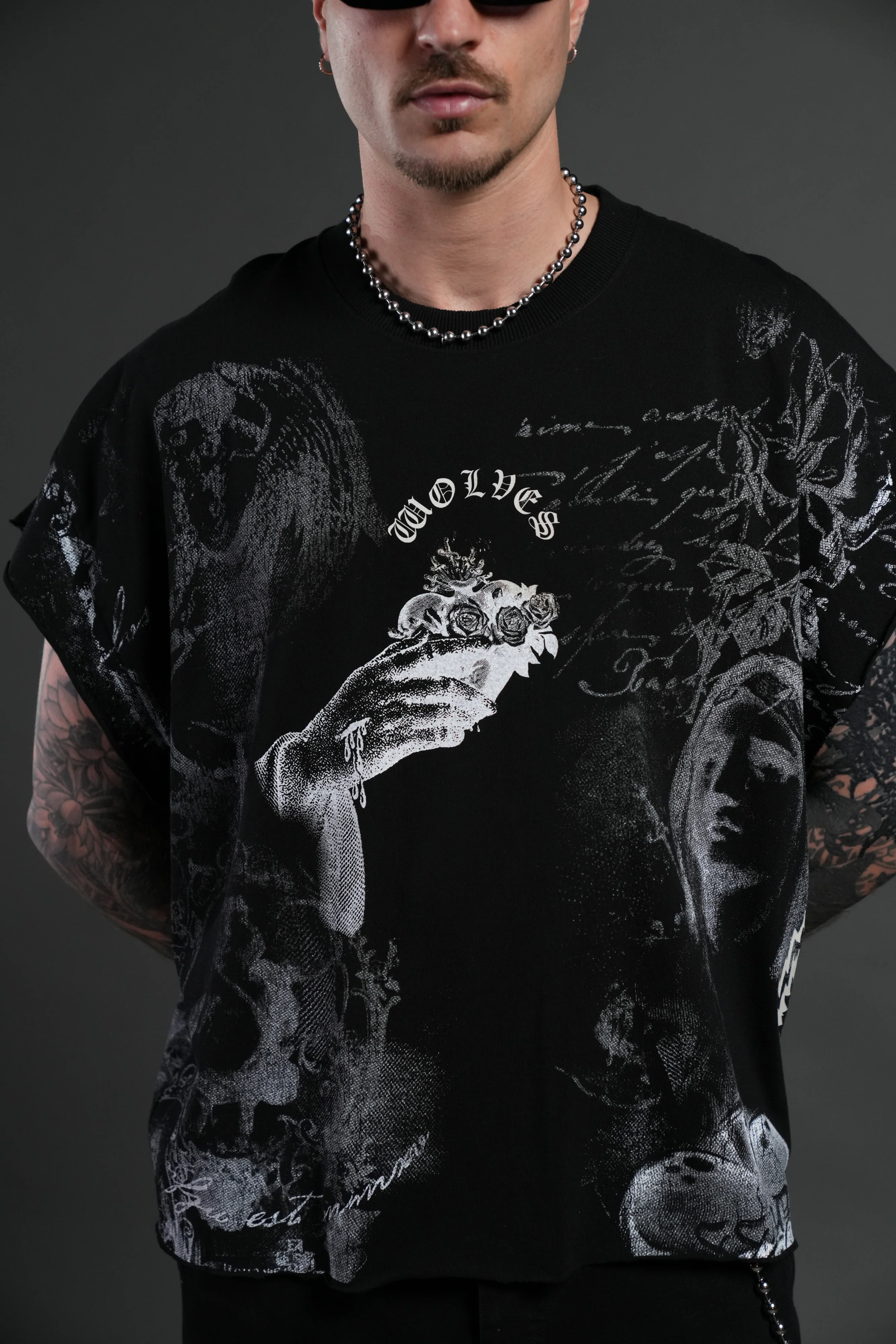 Heart of Thorns Distressed Grunge Cut-Off Mid-Length Raw Hem Tee in Black - Image 7