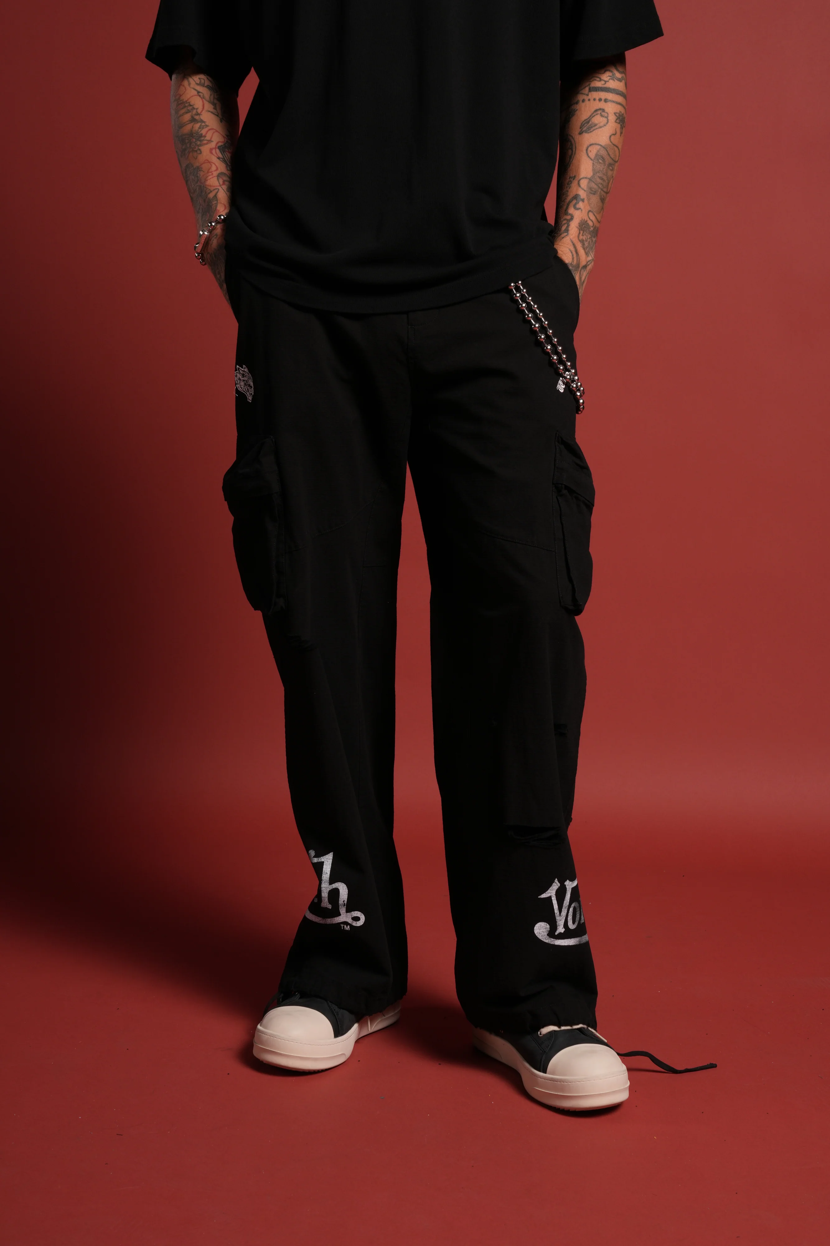 Hellbound Duke Cargo Pants in Black - Image 2