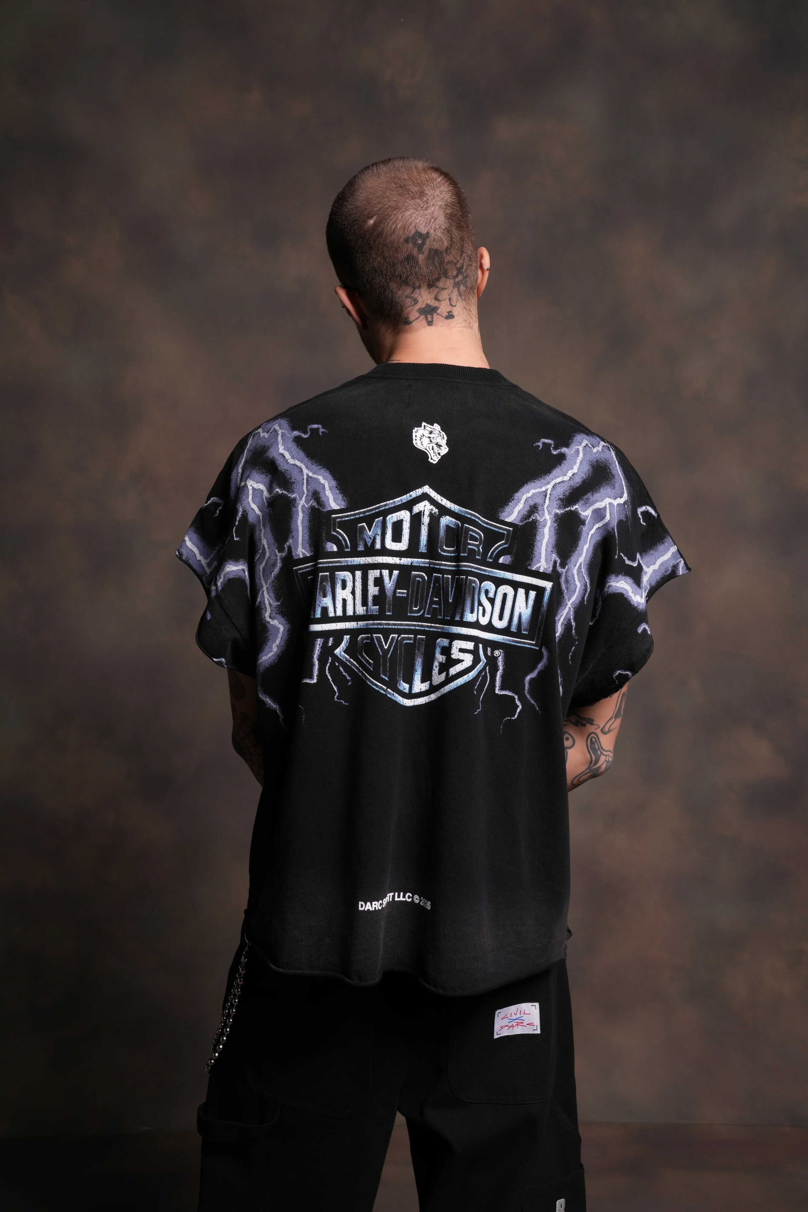 Iron Lightning Grunge Cut-Off Tee in Black Drift Wash - Image 4