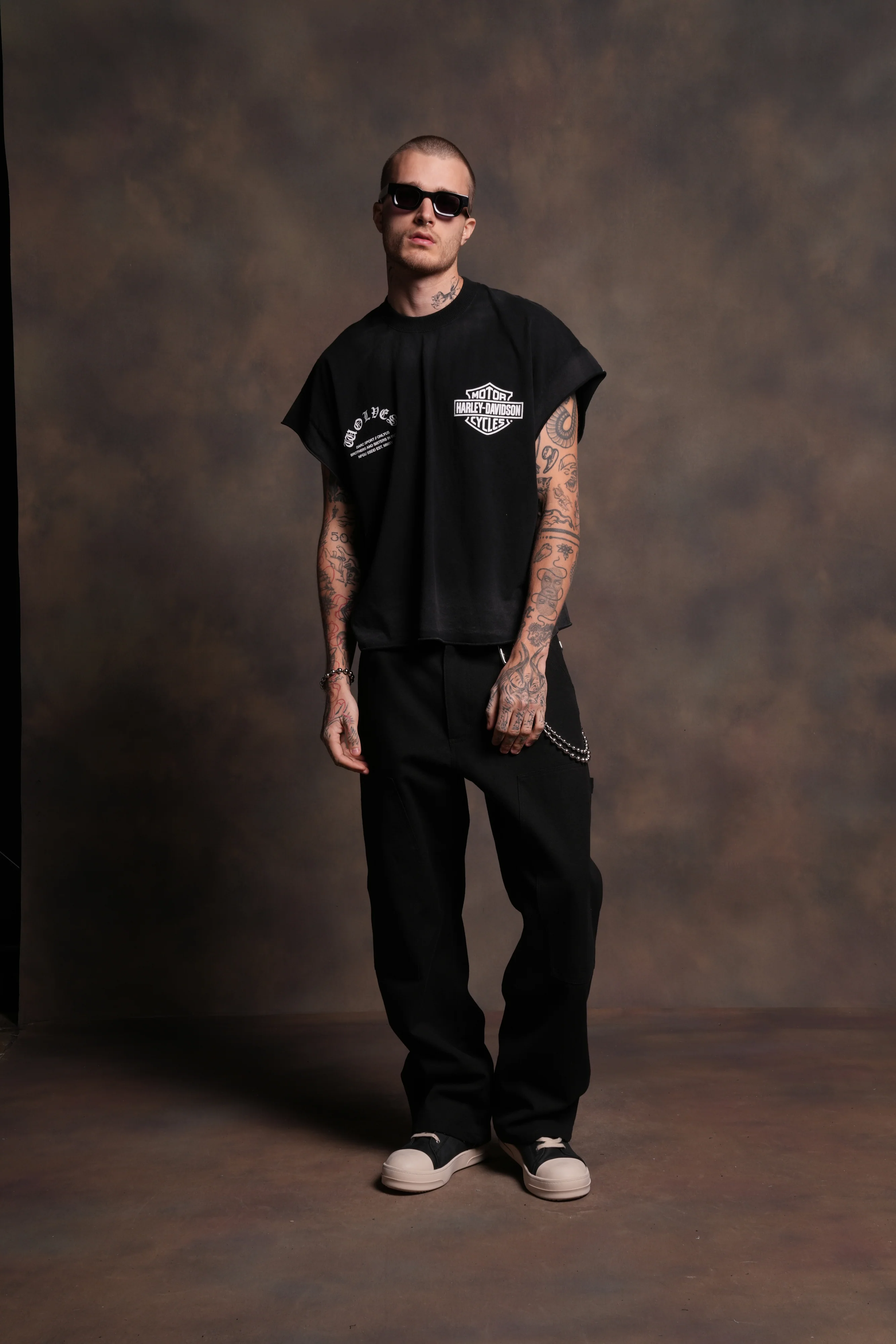 Iron Lightning Grunge Cut-Off Tee in Black Drift Wash - Image 5