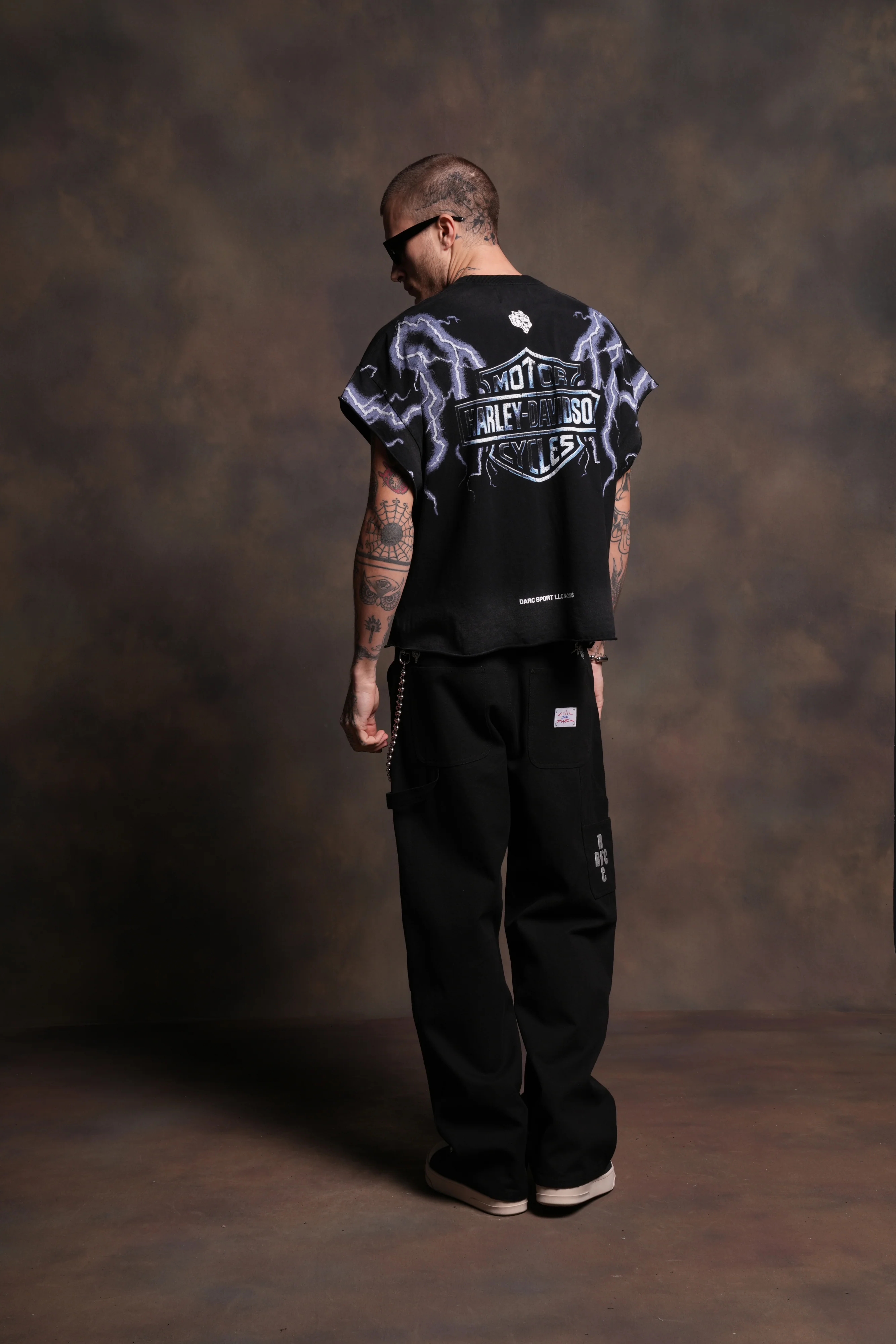 Iron Lightning Grunge Cut-Off Tee in Black Drift Wash - Image 6