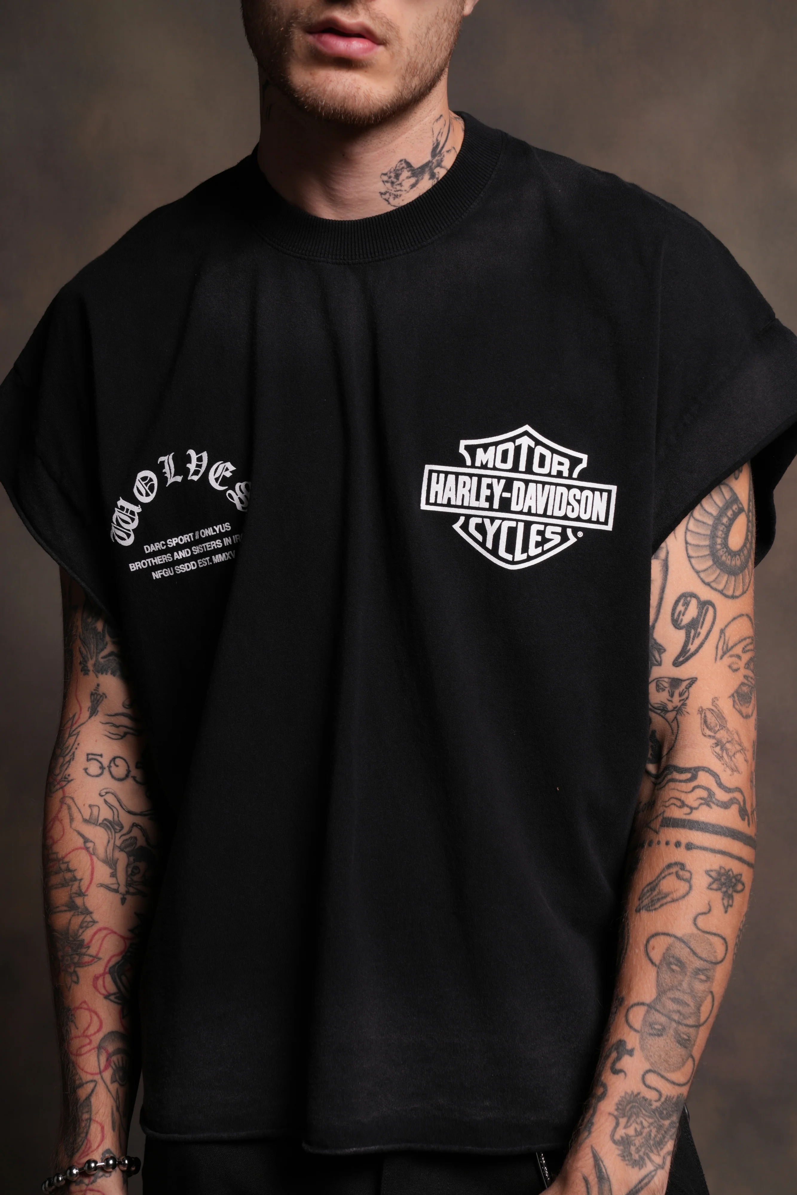 Iron Lightning Grunge Cut-Off Tee in Black Drift Wash - Image 7