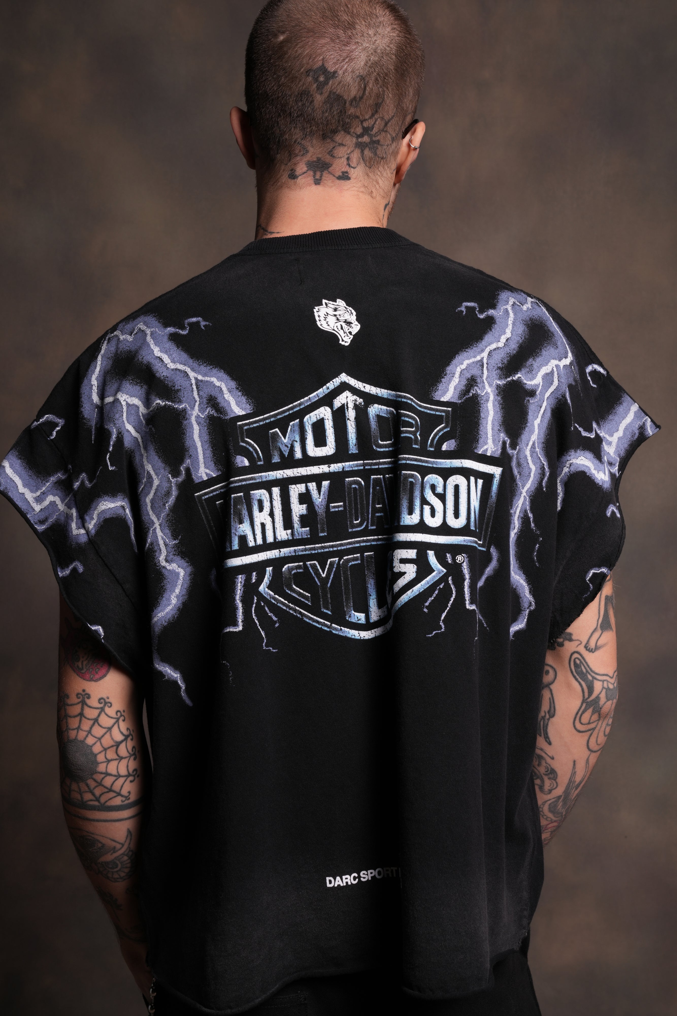 Iron Lightning Grunge Cut-Off Tee in Black Drift Wash - Image 8