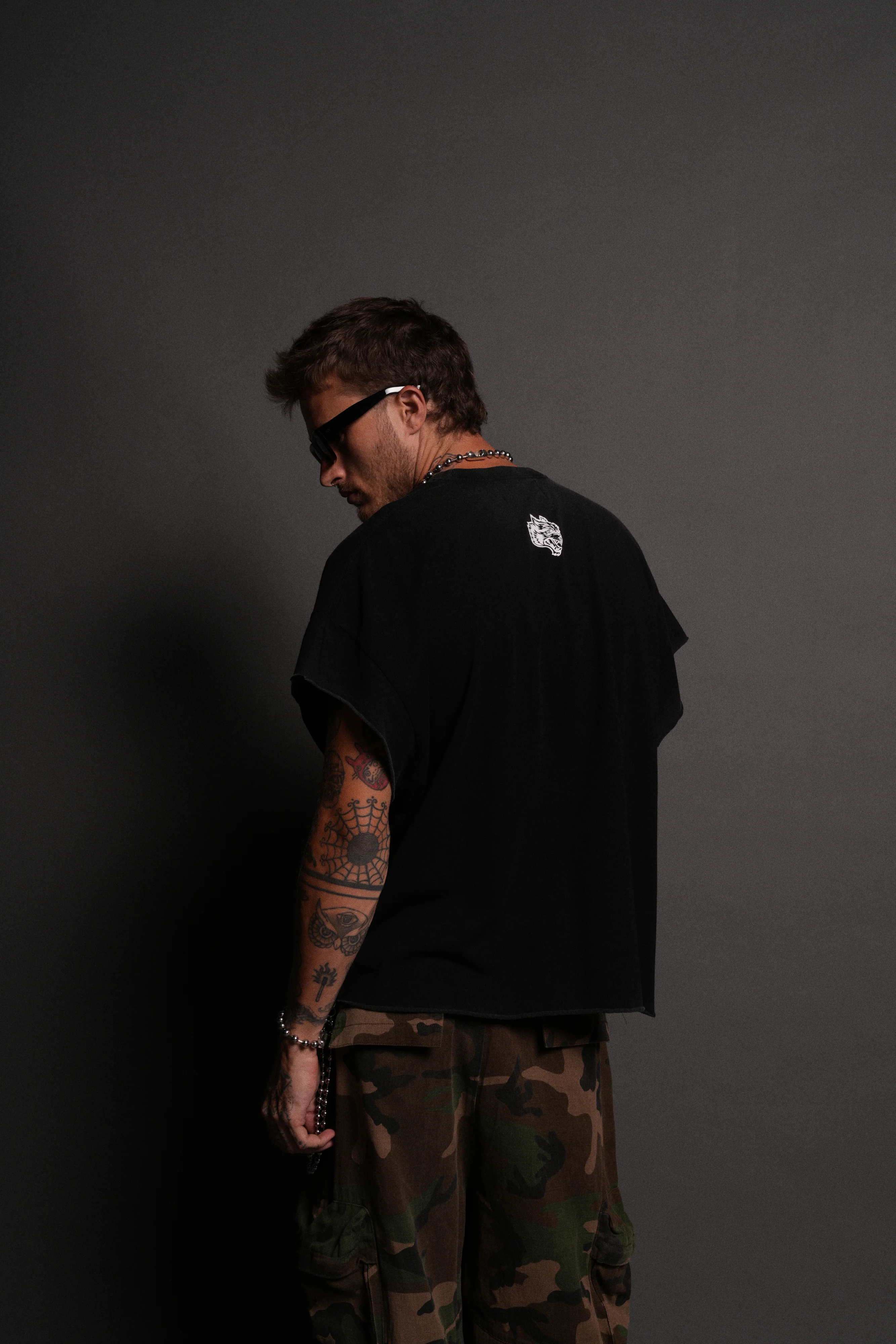 Iron Pack Grunge Cut-Off Tee in Black - Image 4