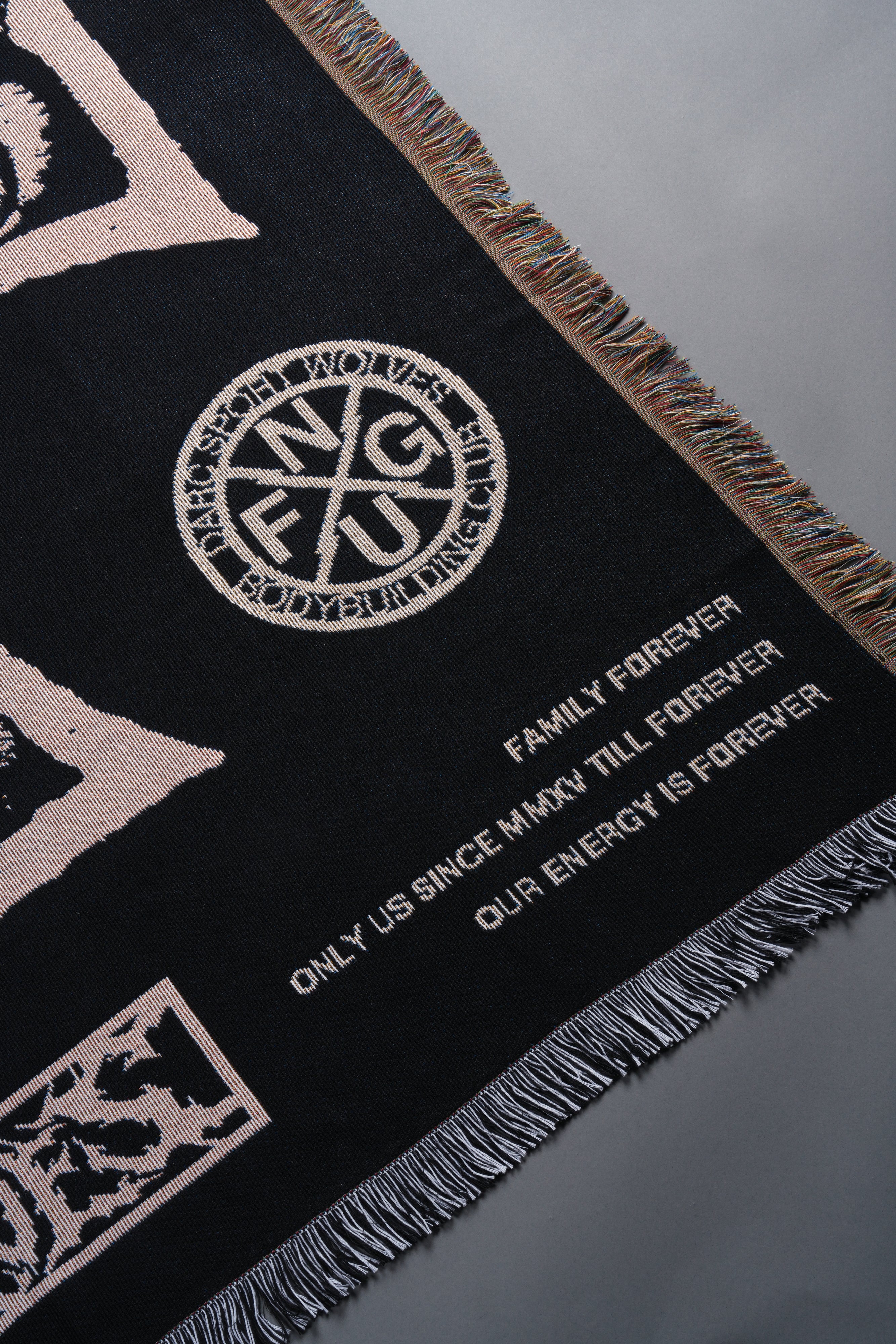 Iron Wolf Pack Tapestry Blanket in Black - Image 4
