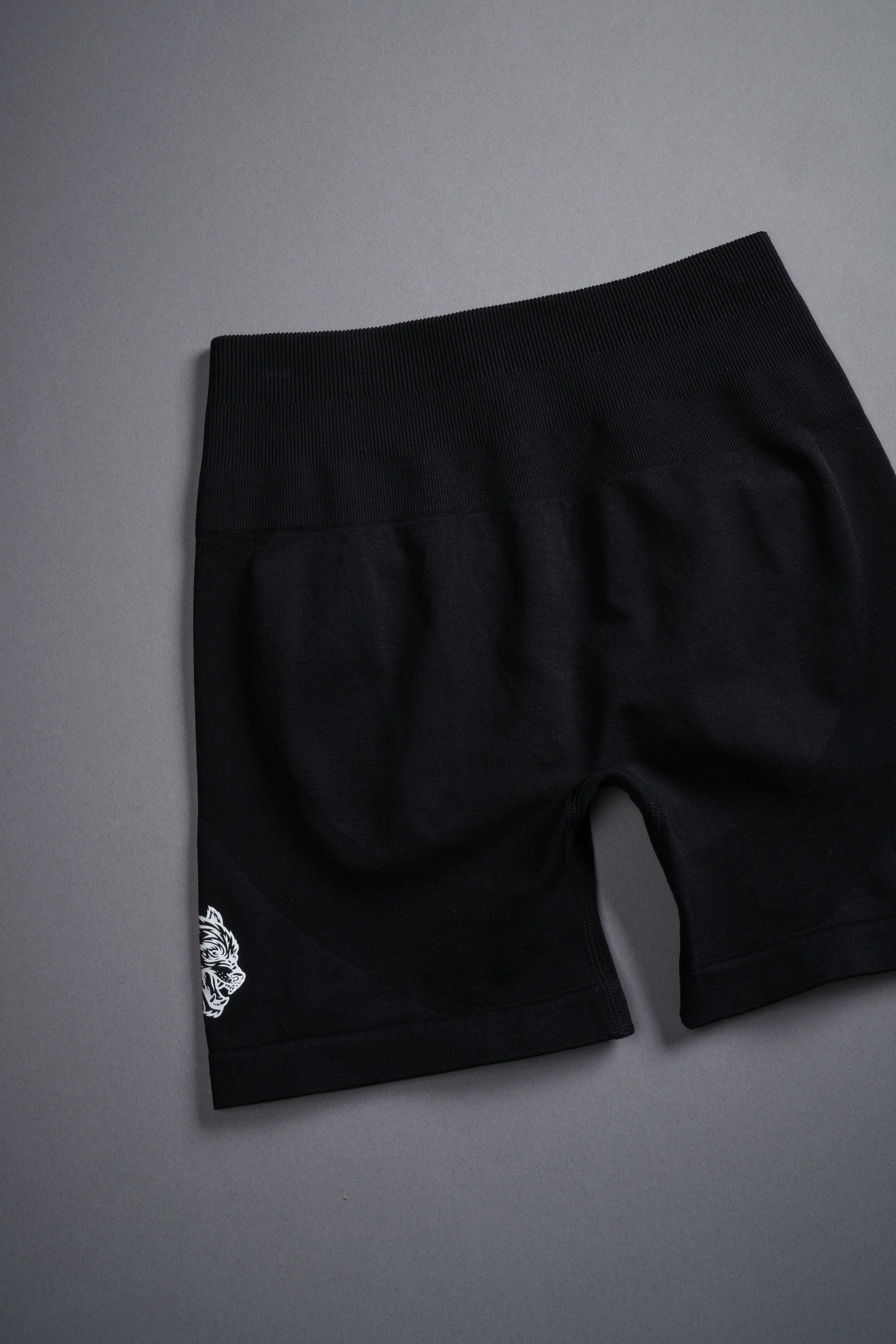 Journey Everson Seamless "Training" Shorts in Black - Image 8