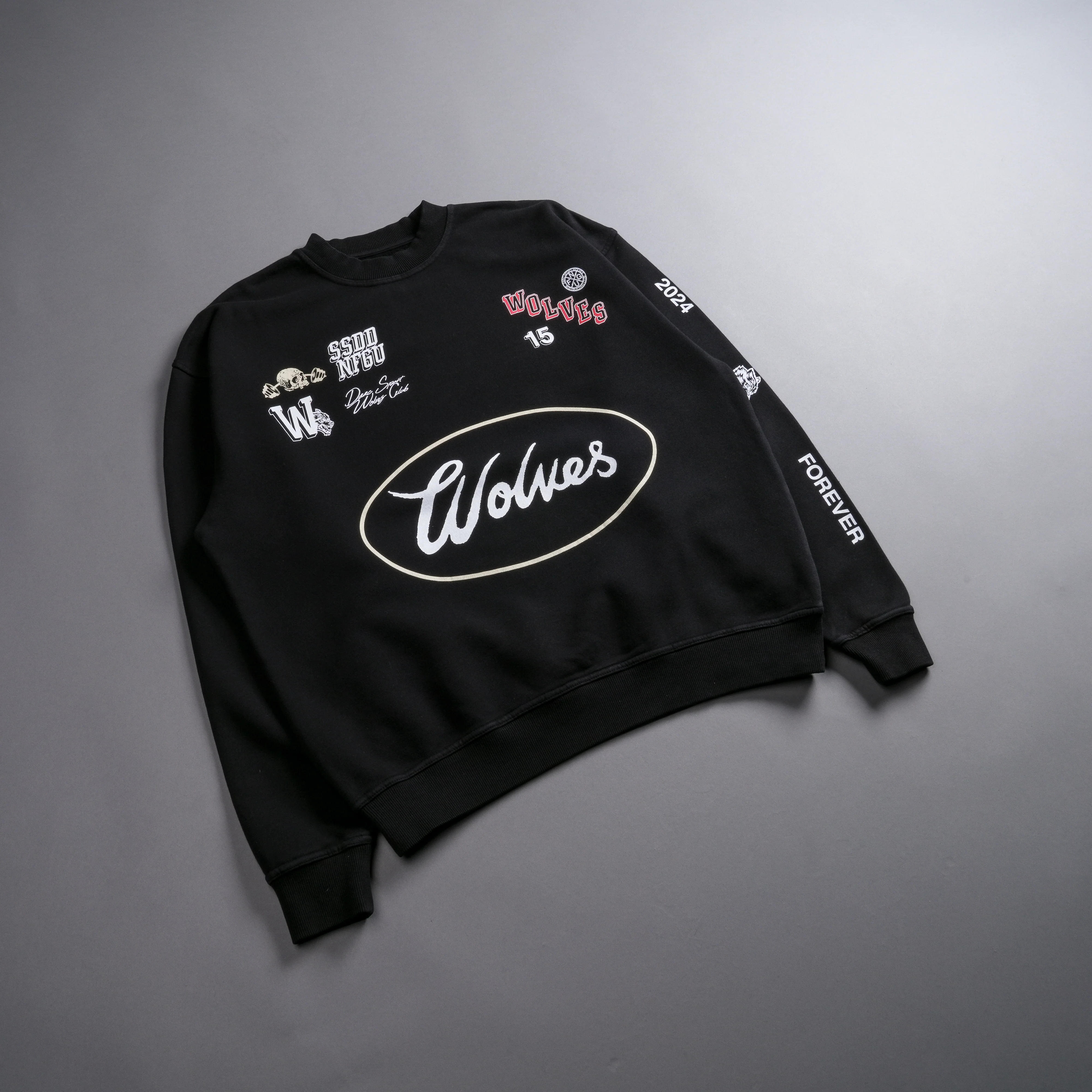 Live Fast V2 She London Crewneck in Black - Image 10