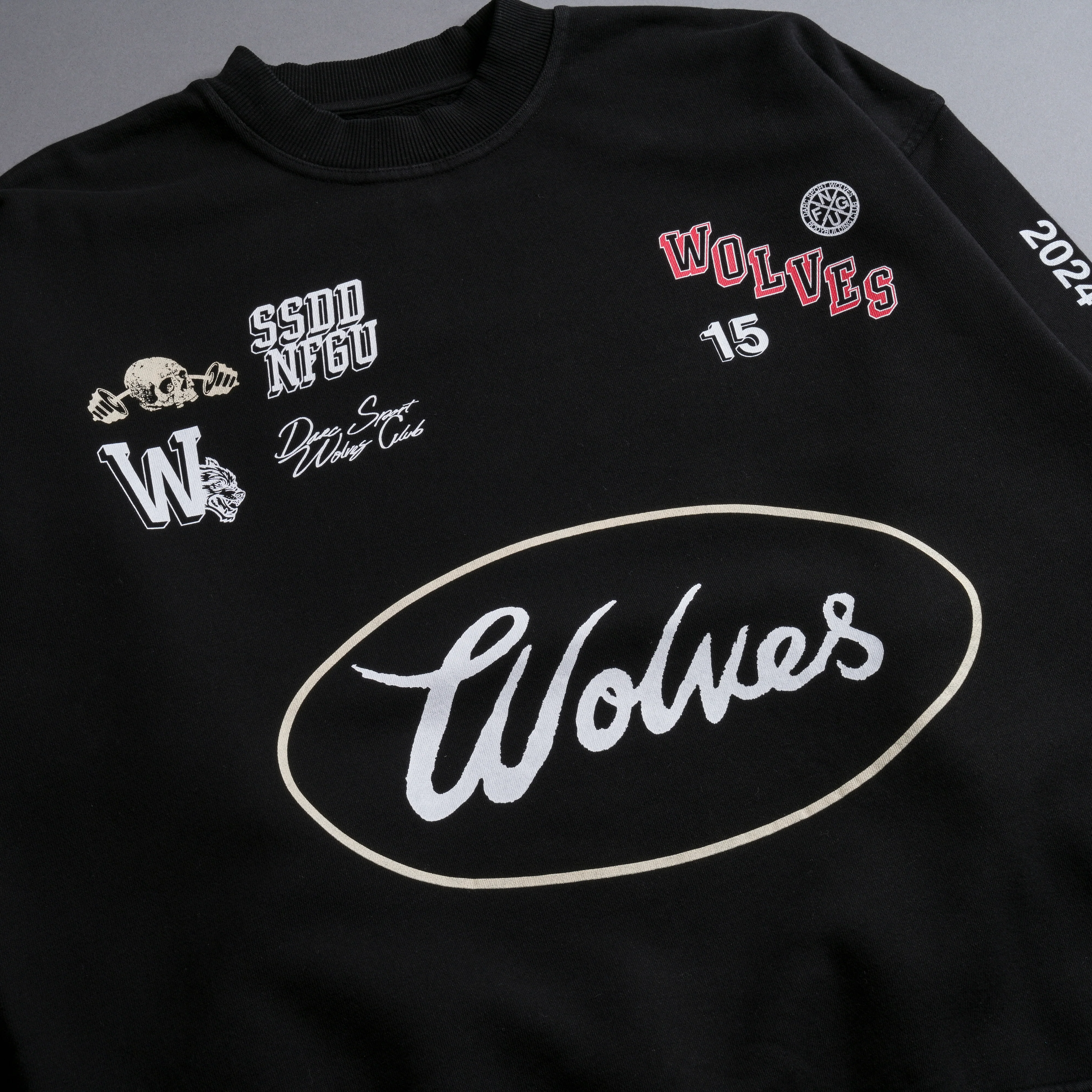 Live Fast V2 She London Crewneck in Black - Image 8