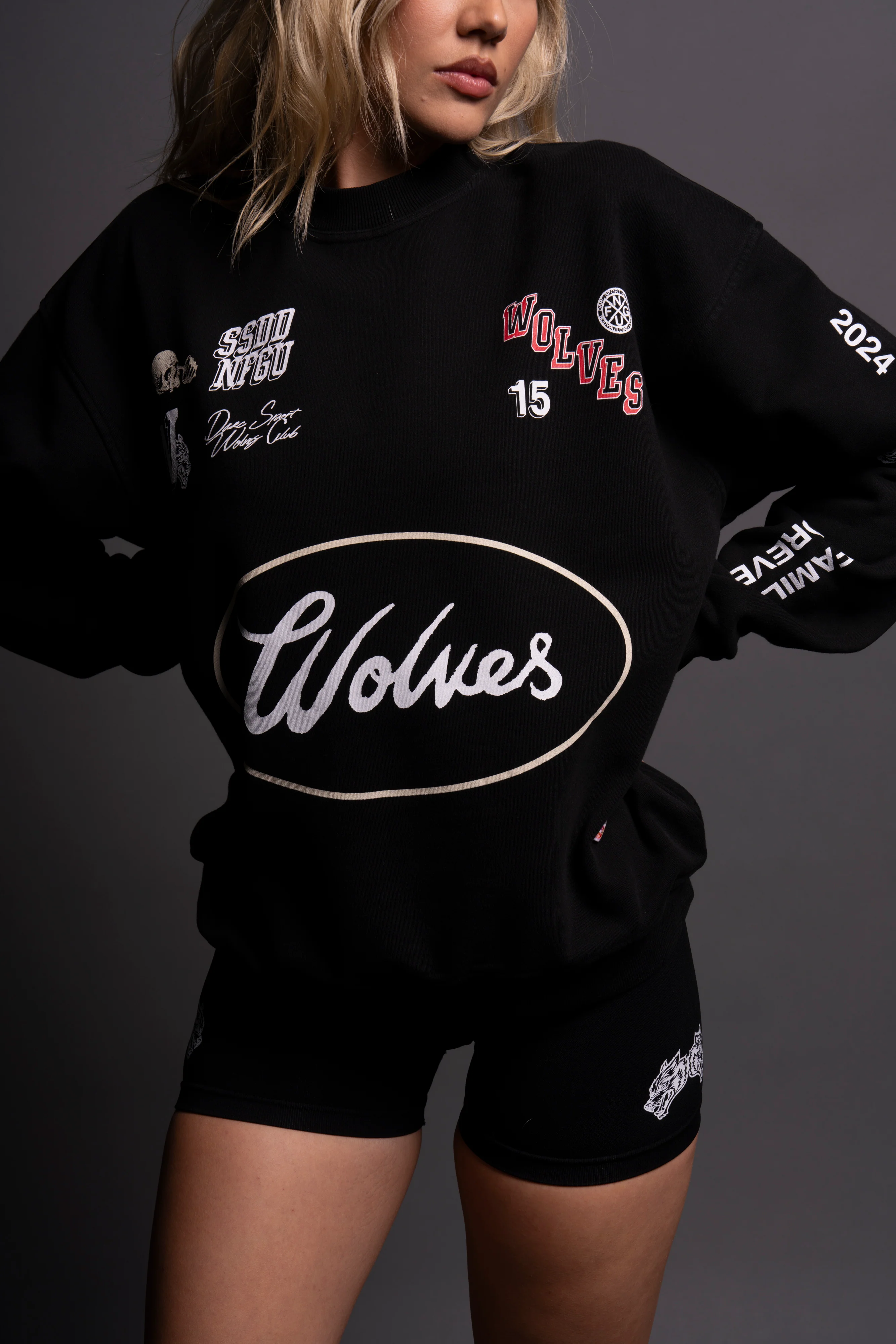 Live Fast V2 She London Crewneck in Black - Image 9