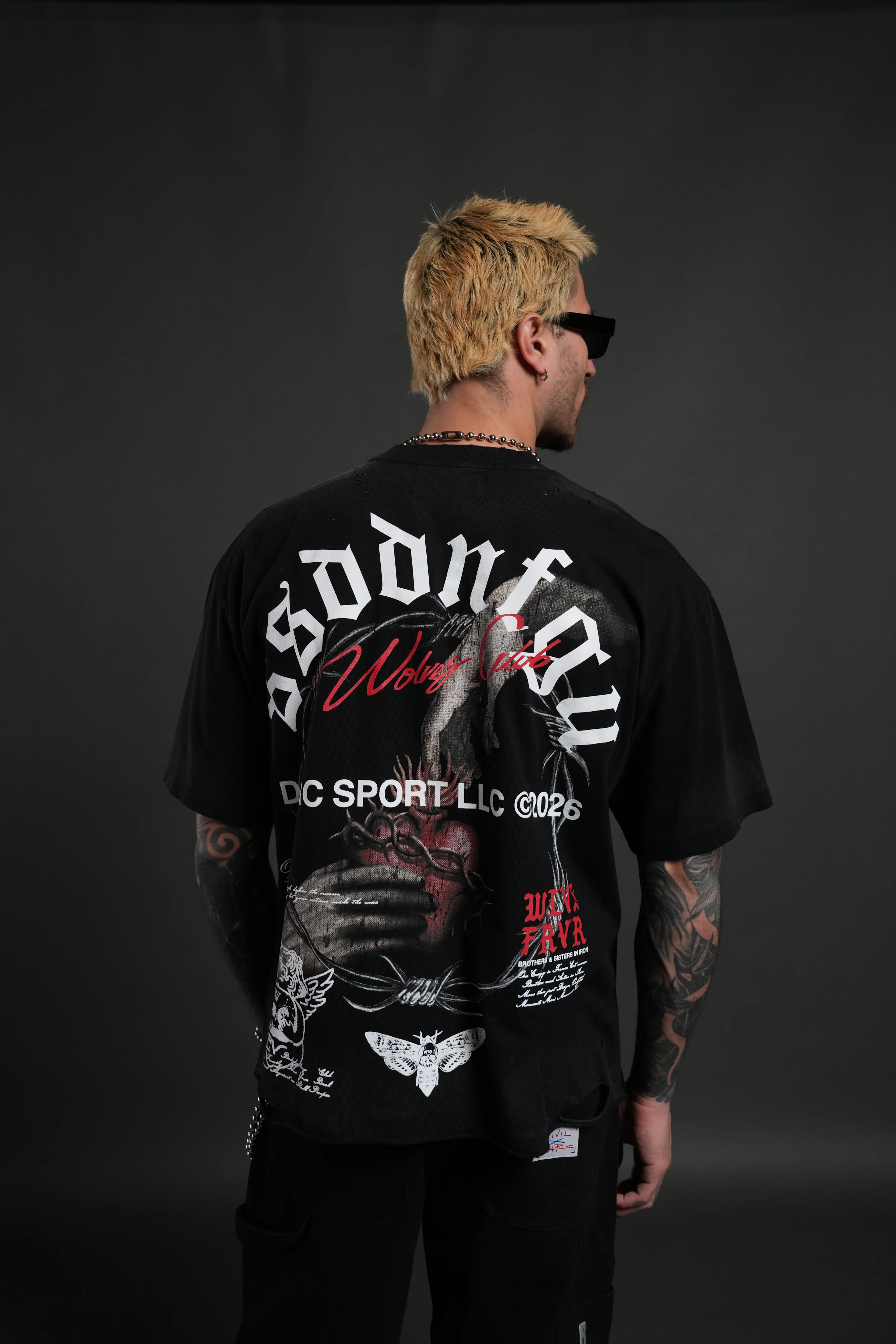 Mi Corazon Distressed Grunge Tee in Black Drift Wash - Image 4