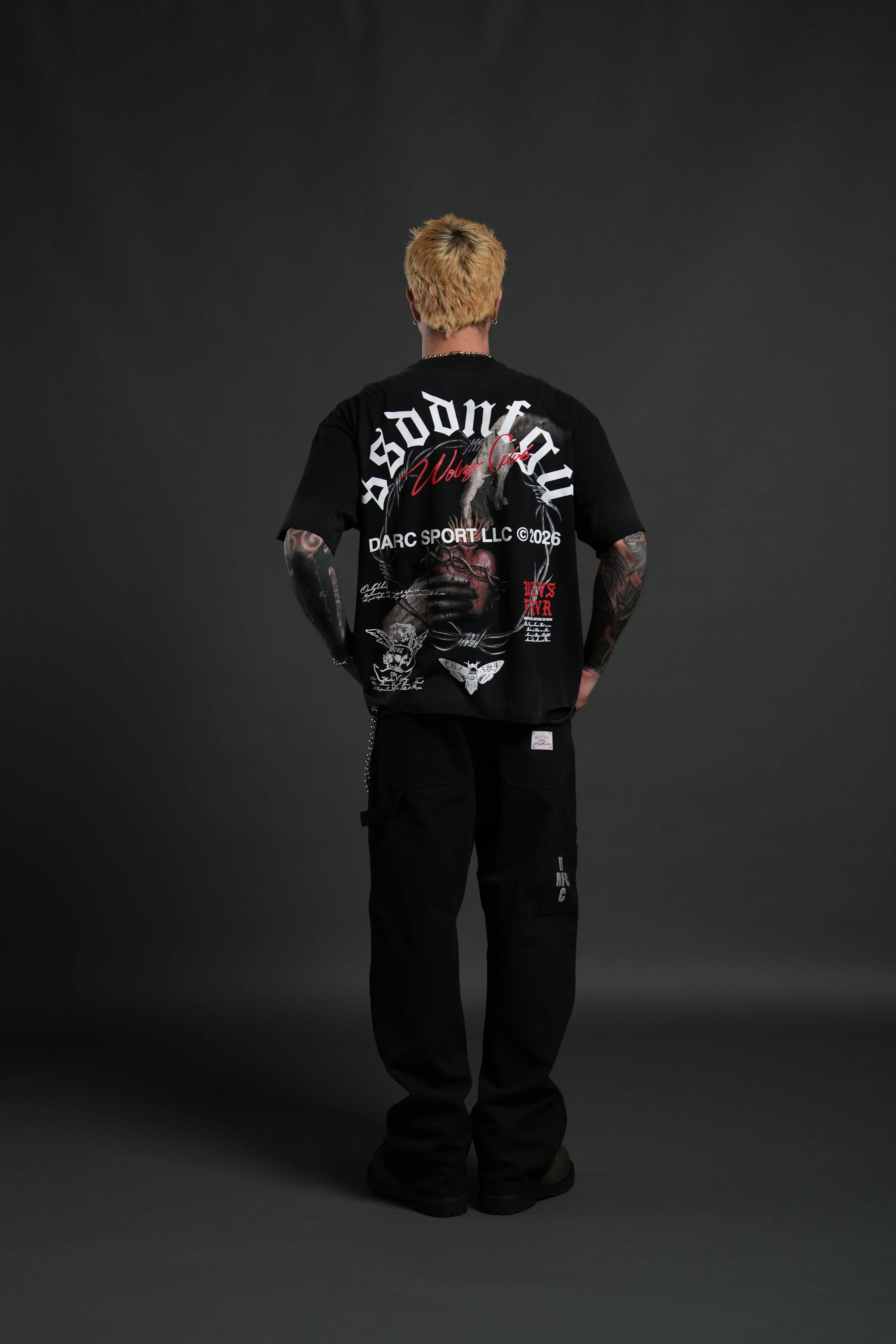 Mi Corazon Distressed Grunge Tee in Black Drift Wash - Image 6