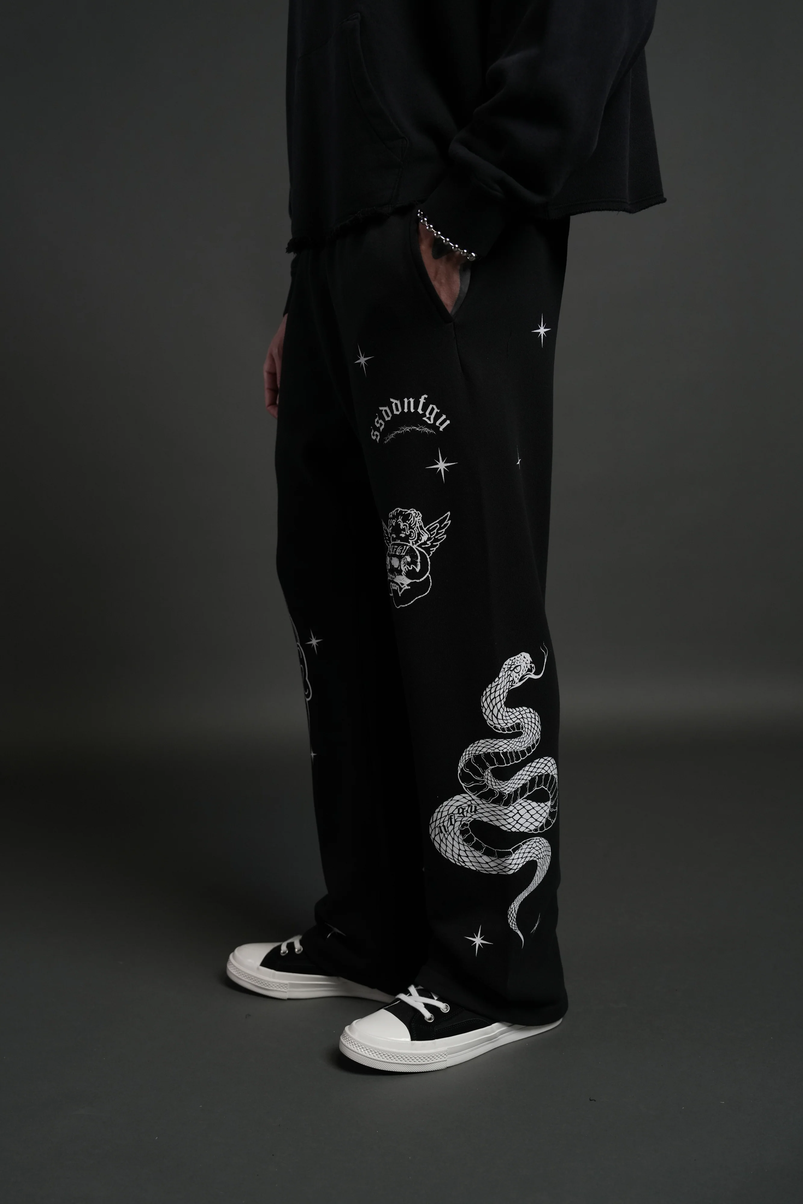 Oni Wolves Bigelow Cargo Sweat Pants in Black - Image 4