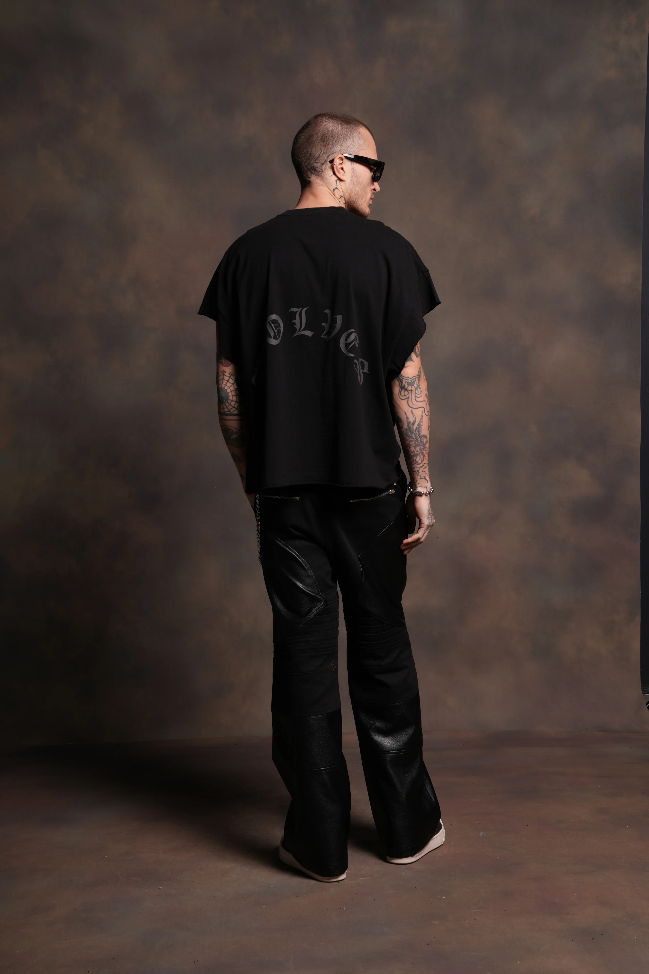 Our Clubs Grunge Cut-Off Tee in Black - Image 6