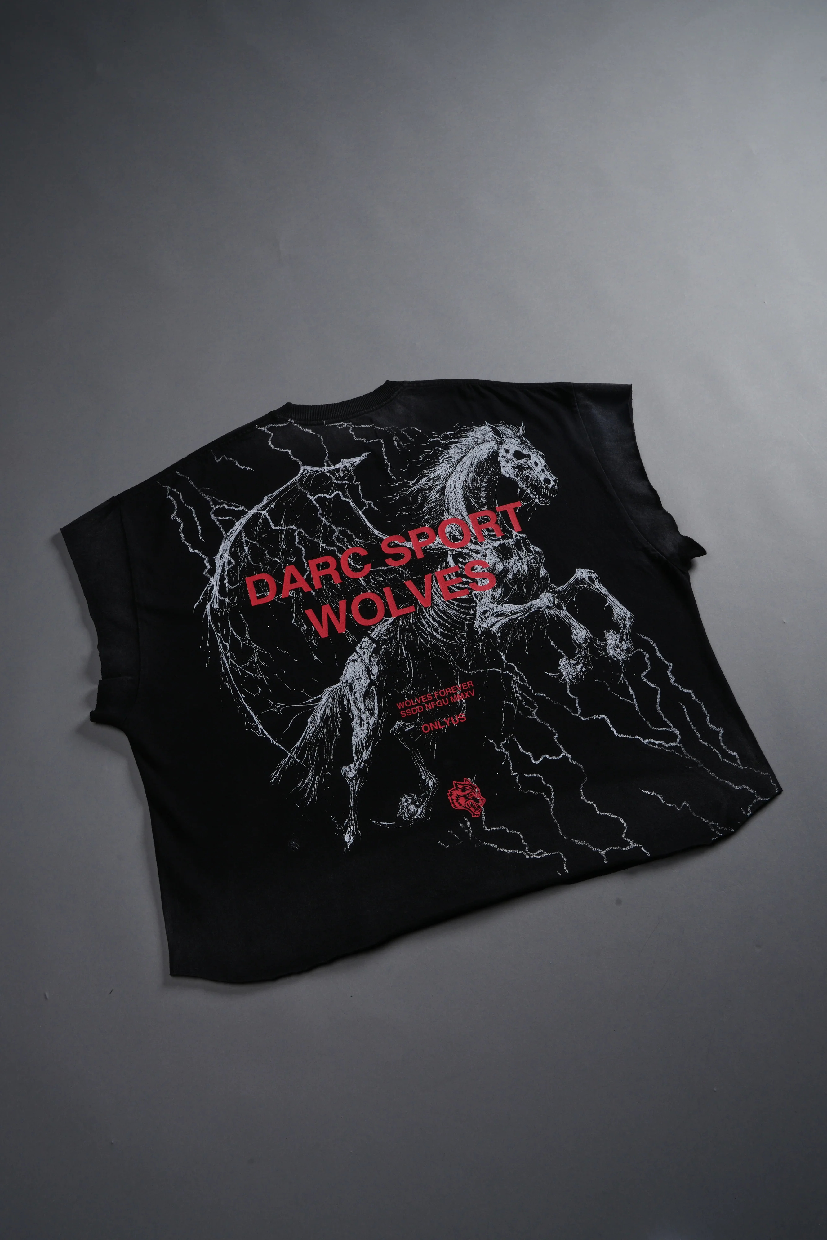Pegasus Storm Grunge Cut-Off Tee in Black Drift Wash - Image 5
