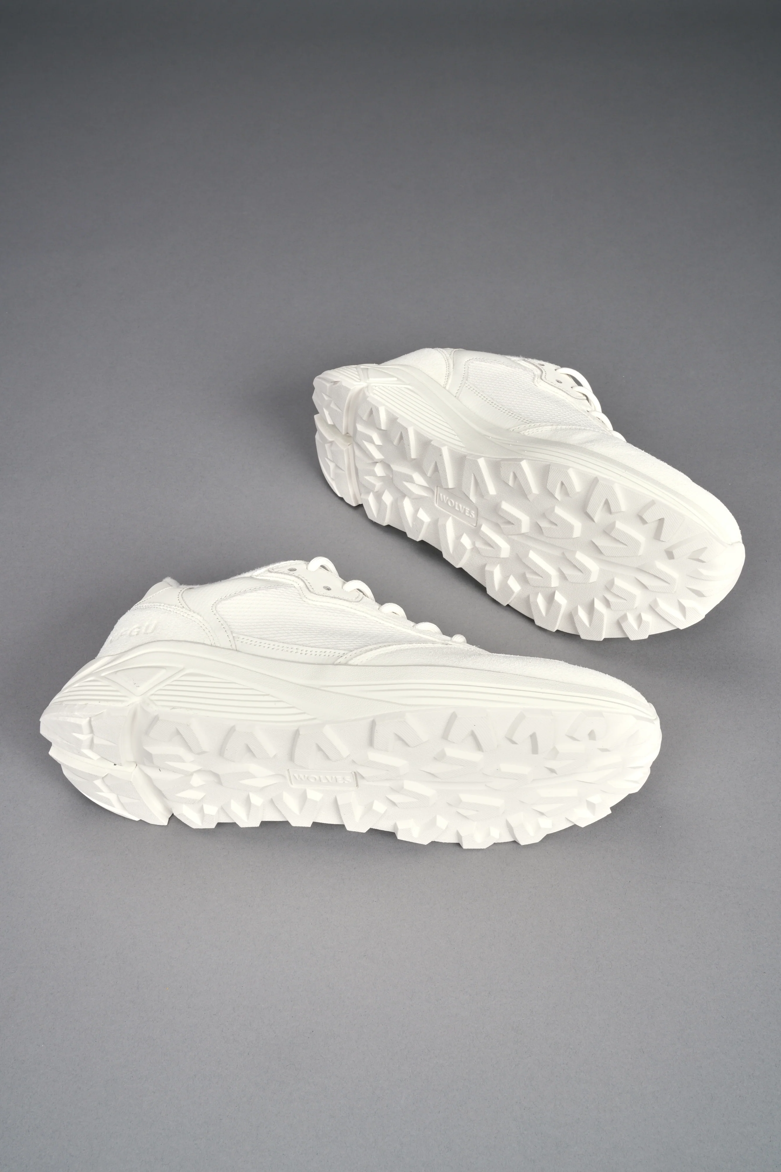 Run-1 Shoes in Cream/Black - Image 10