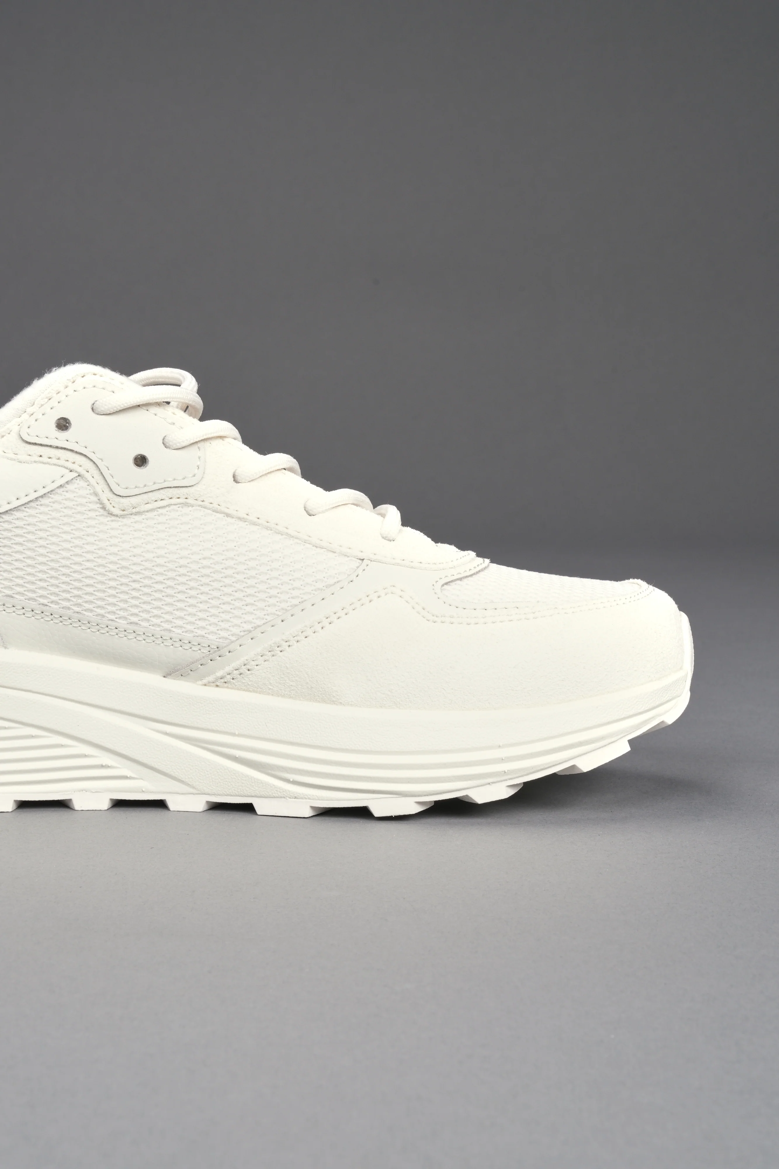 Run-1 Shoes in Cream/Black - Image 8