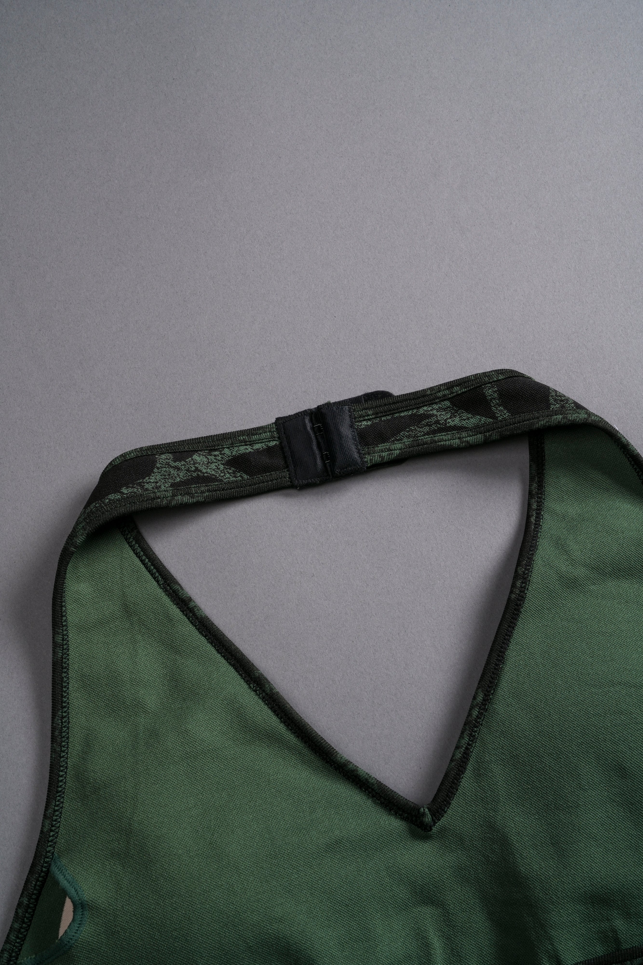 Single Wolf "Everson Seamless" Halter Bra in Black/Green Symbiote Web - Image 6