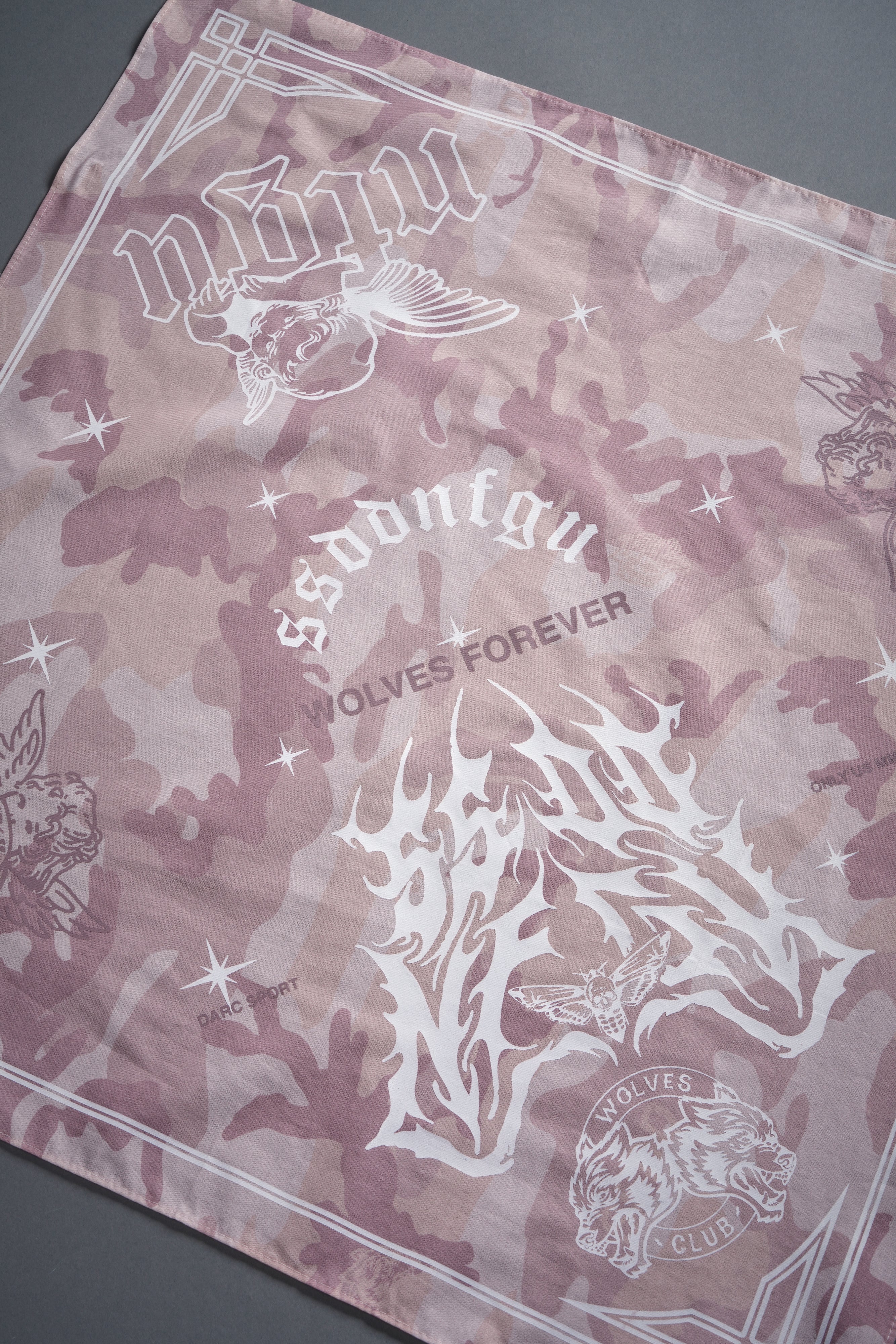 SSDDNFGU Metal Bandana in Blush Vintage Woodland Camo - Image 3