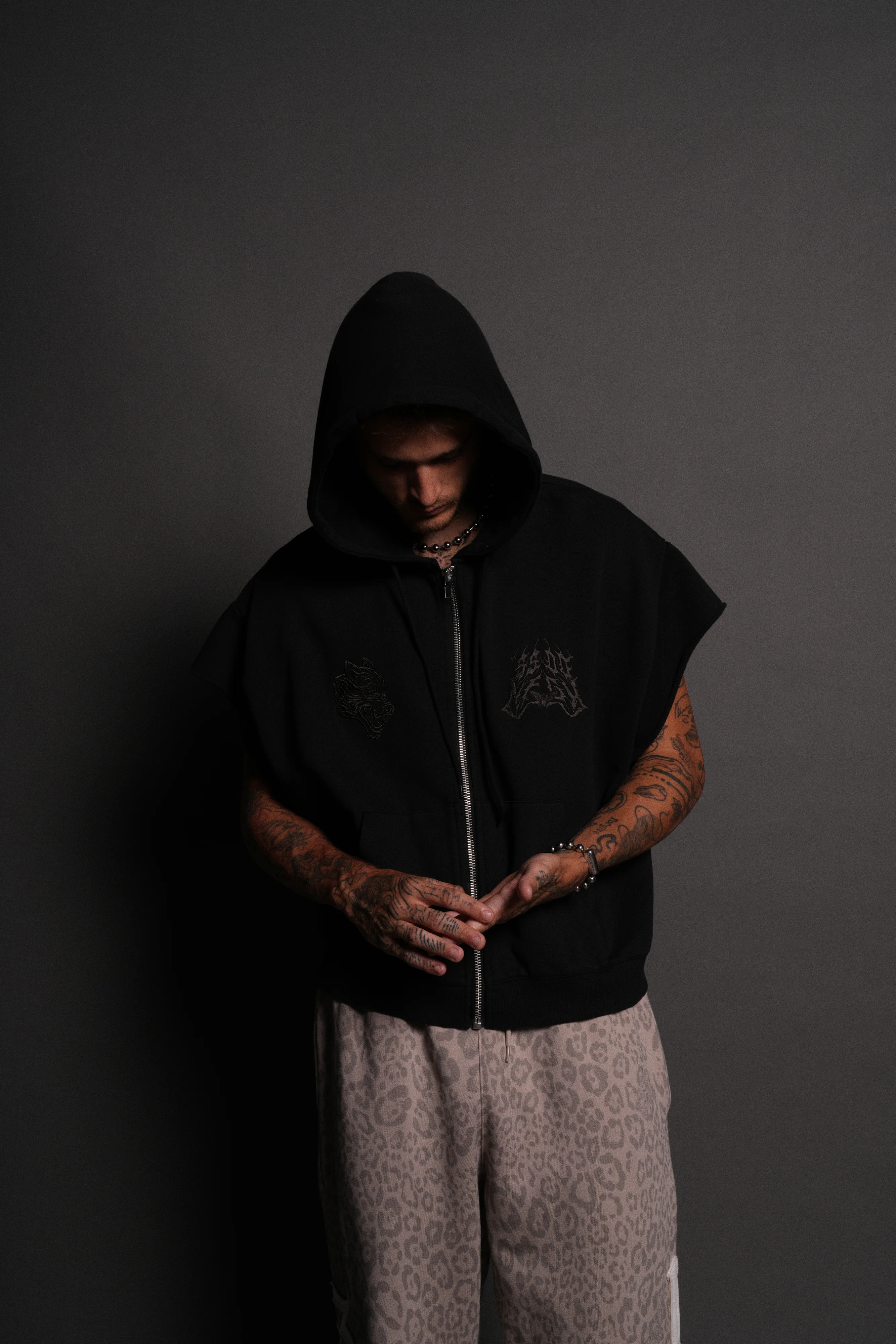 SSDDNFGU Moth Creed Cap Zip Hoodie in Black - Image 2