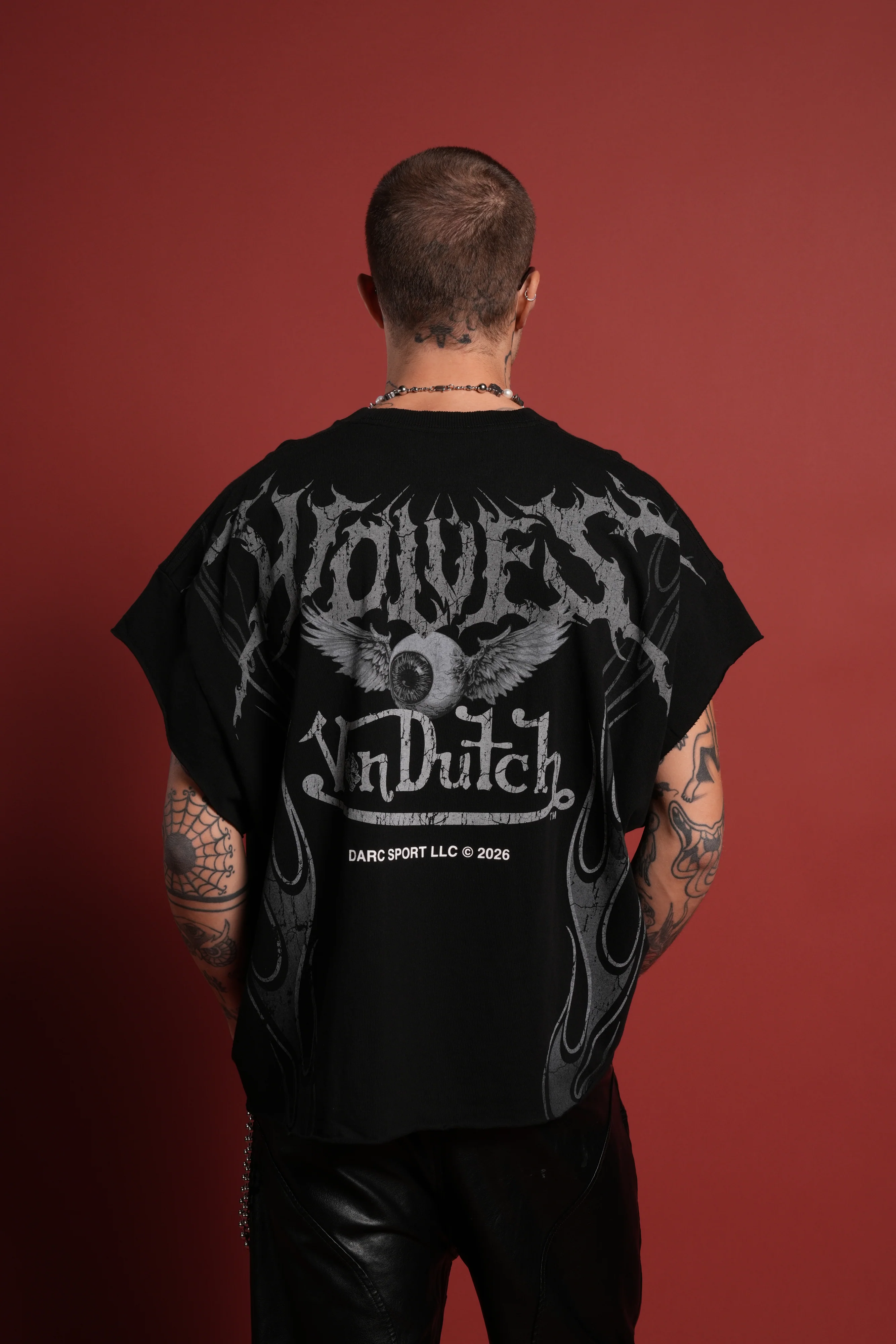 Take-Off Grunge Cut-Off Mid-Length Raw Hem Tee in Black - Image 5