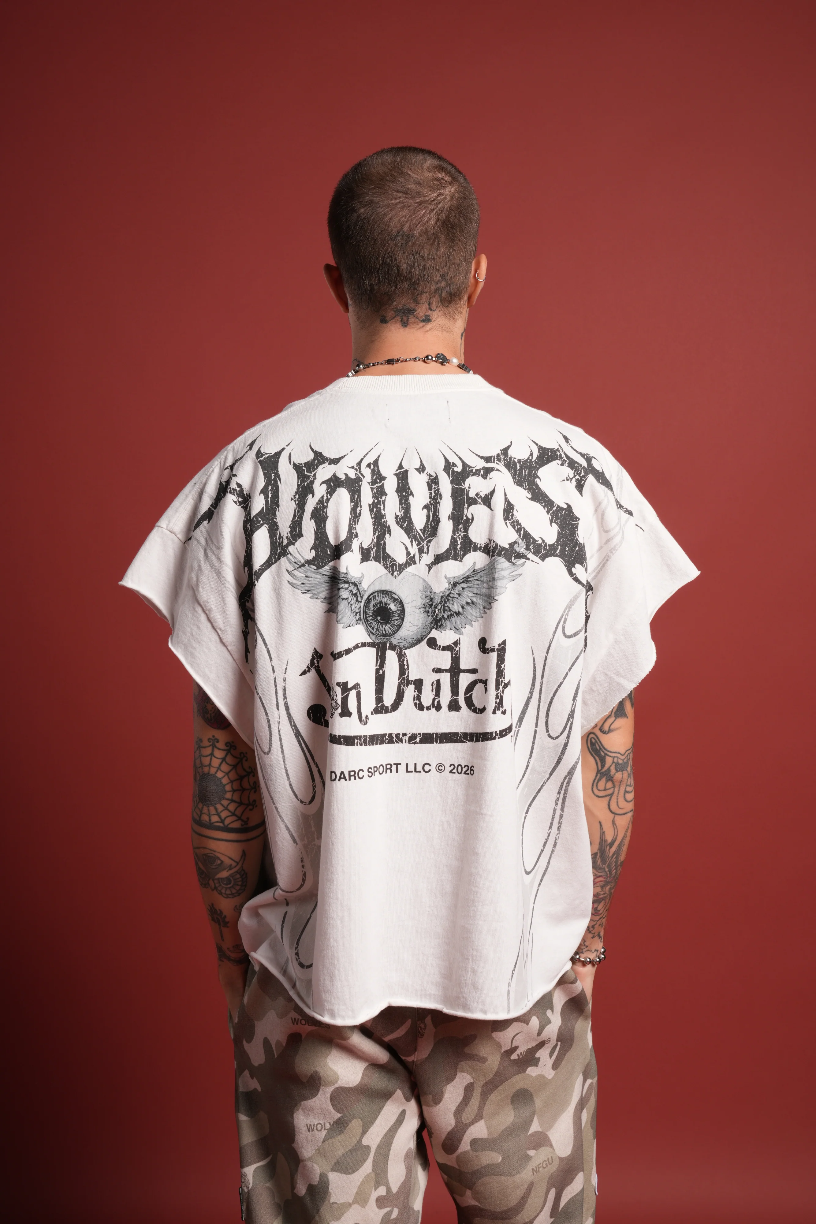 Take-Off Grunge Cut-Off Mid-Length Raw Hem Tee in Cream - Image 4