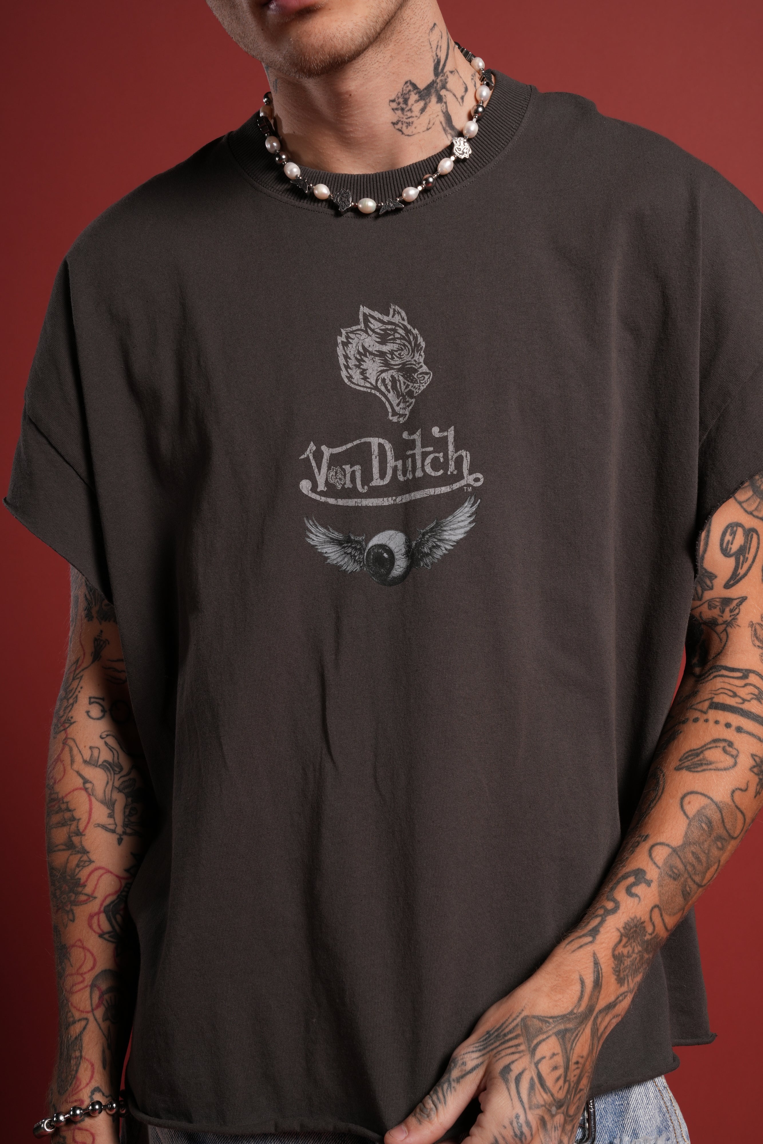 Take-Off Grunge Cut-Off Mid-Length Raw Hem Tee in Wolf Gray - Image 7