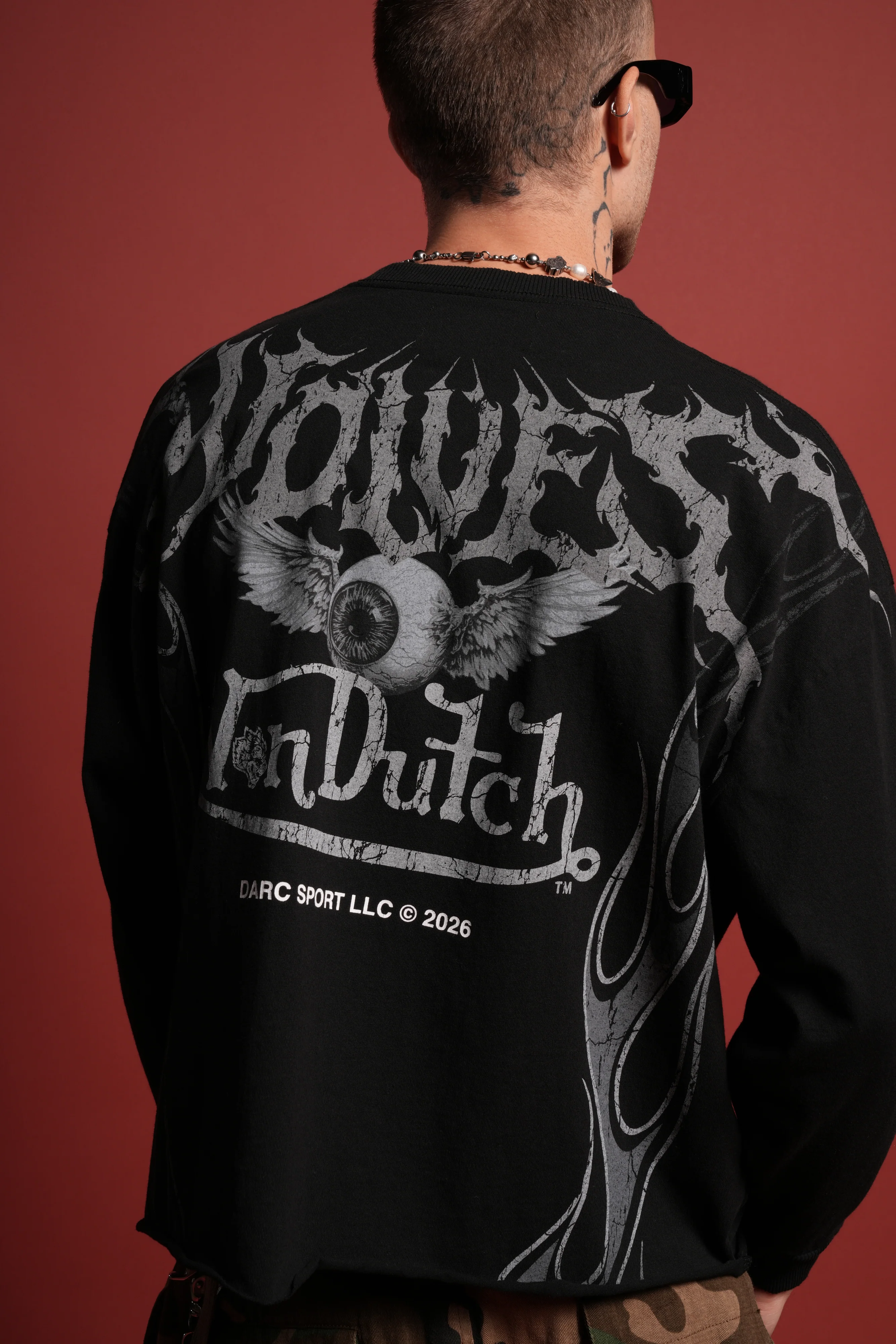 Take-Off Grunge Mid-Length Raw Hem LS Tee in Black - Image 8