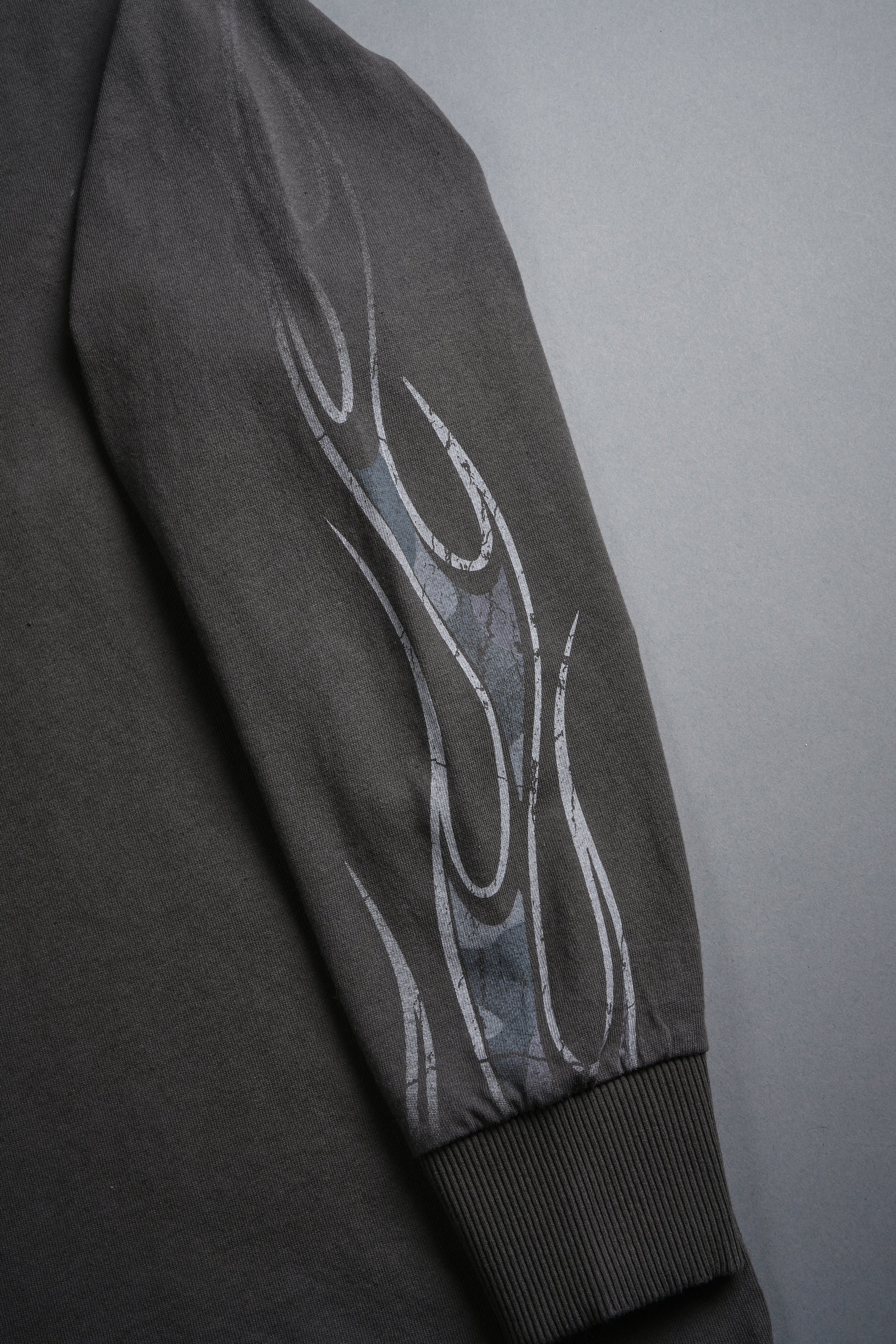 Take-Off Grunge Mid-Length Raw Hem LS Tee in Wolf Gray - Image 10