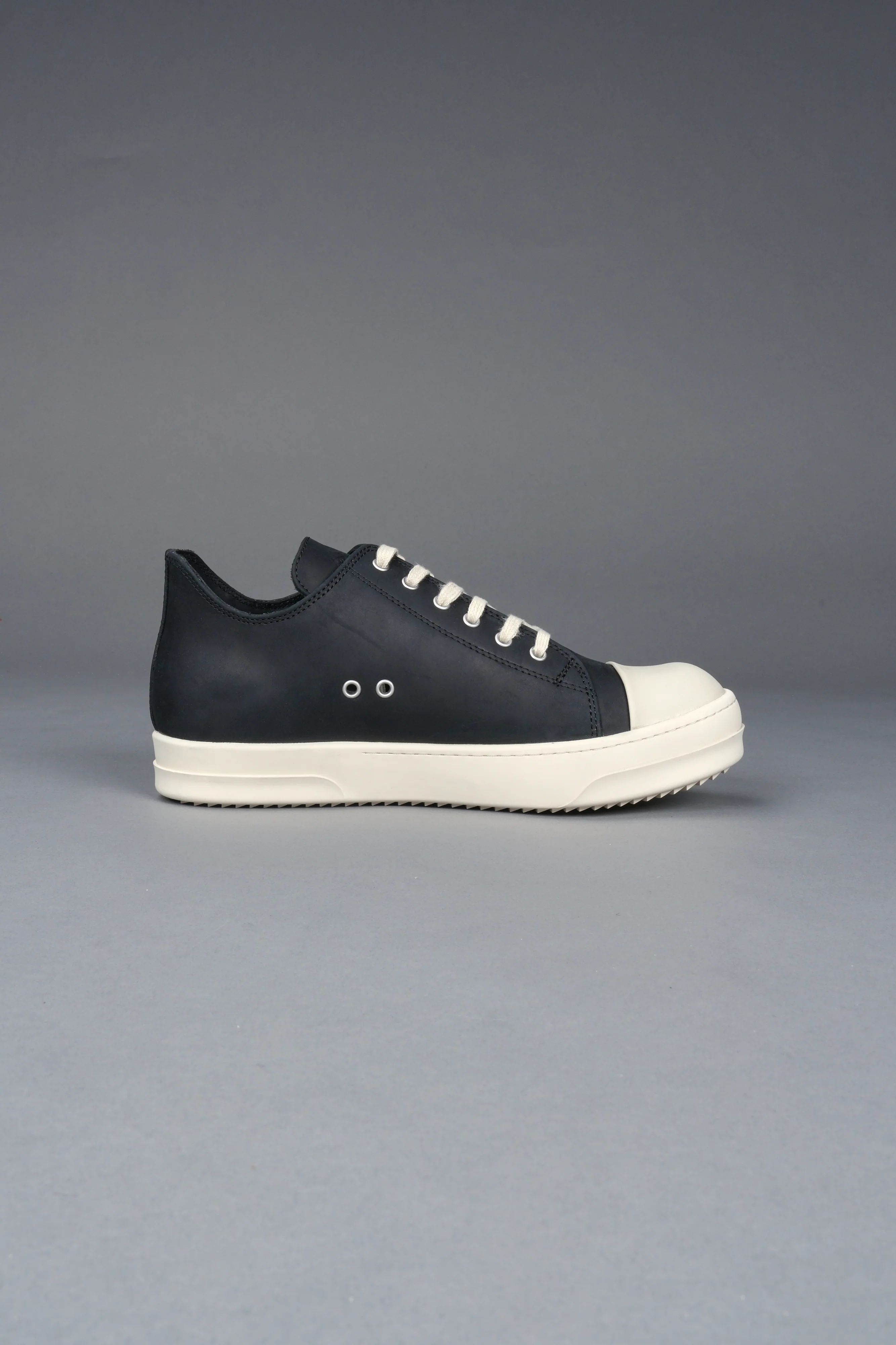 Venice Low Top Shoe in Black/Cream - Image 6