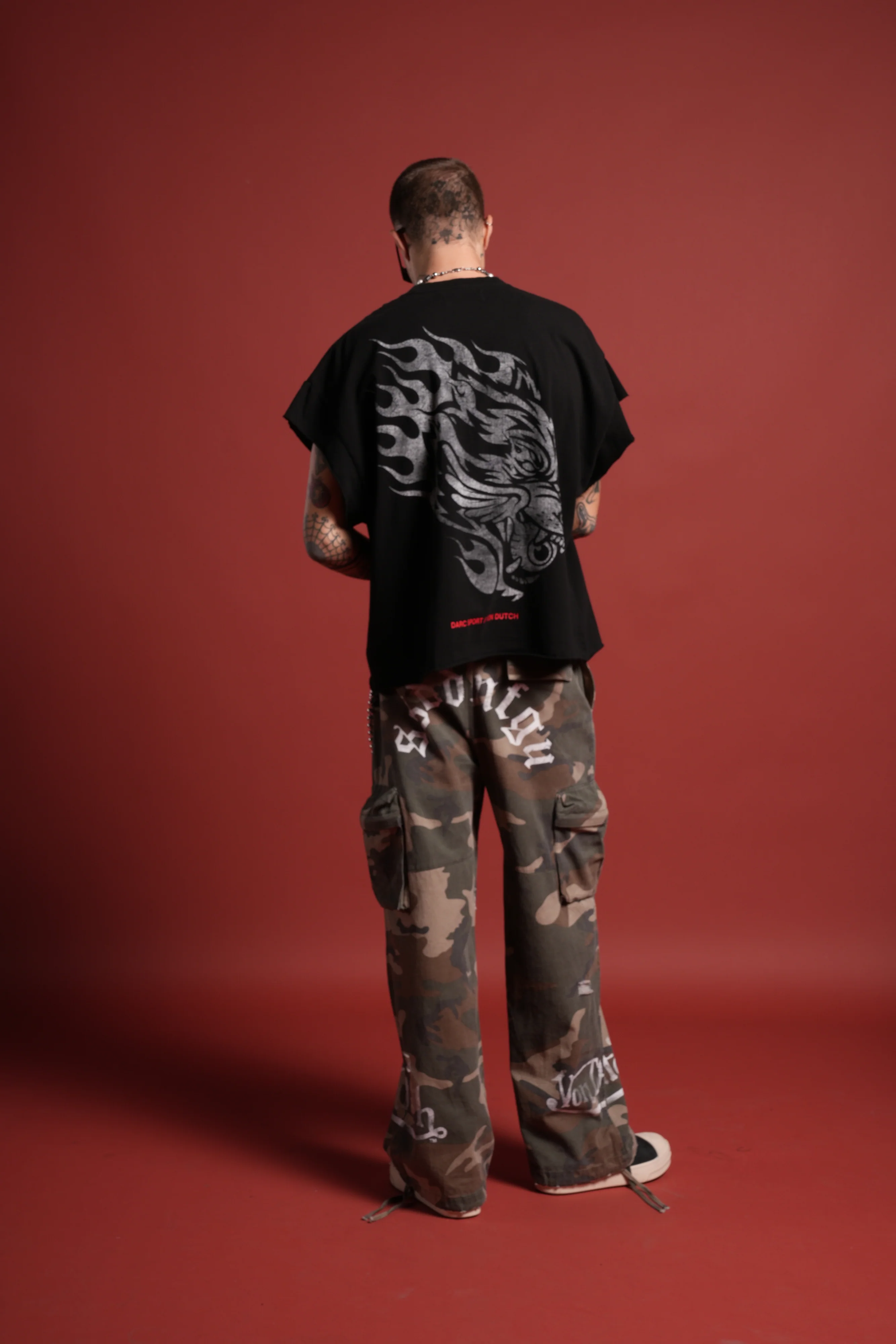 Von Darc Grunge Cut-Off Mid-Length Raw Hem Tee in Black - Image 6