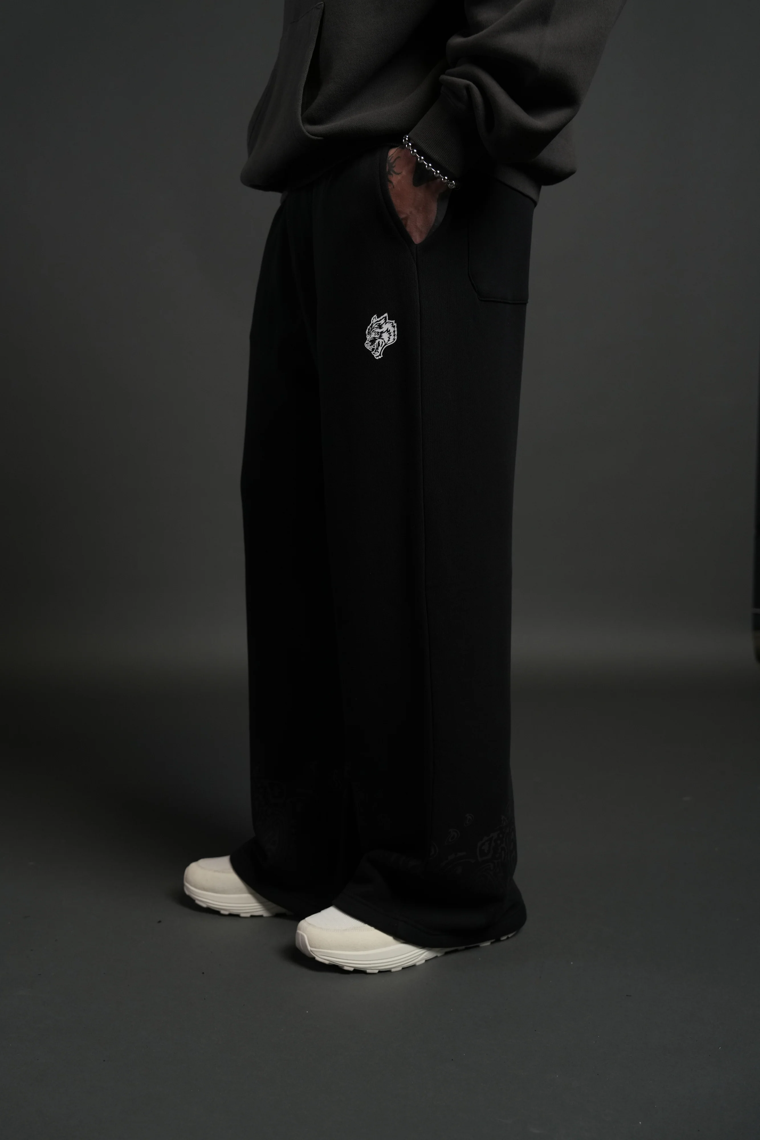 Western V2 Lennox Sweat Pants in Black - Image 4