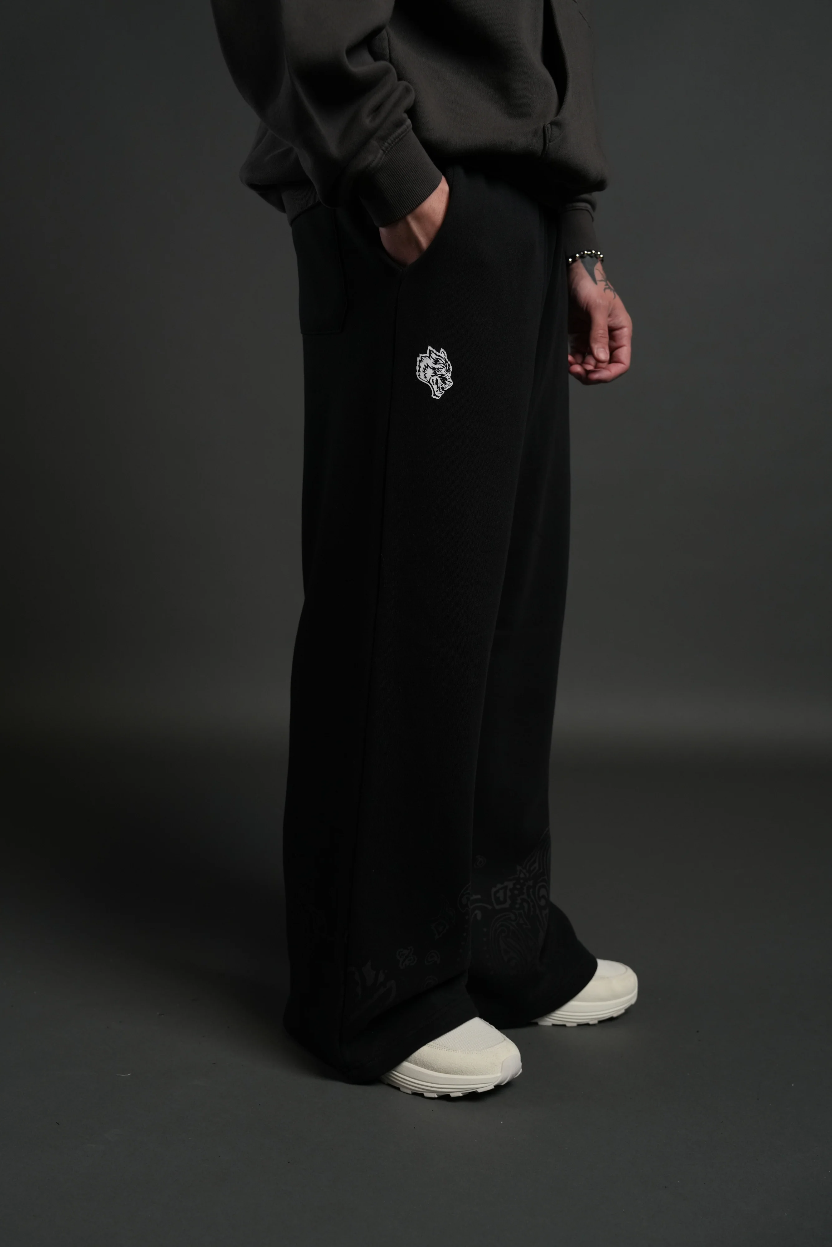 Western V2 Lennox Sweat Pants in Black - Image 5
