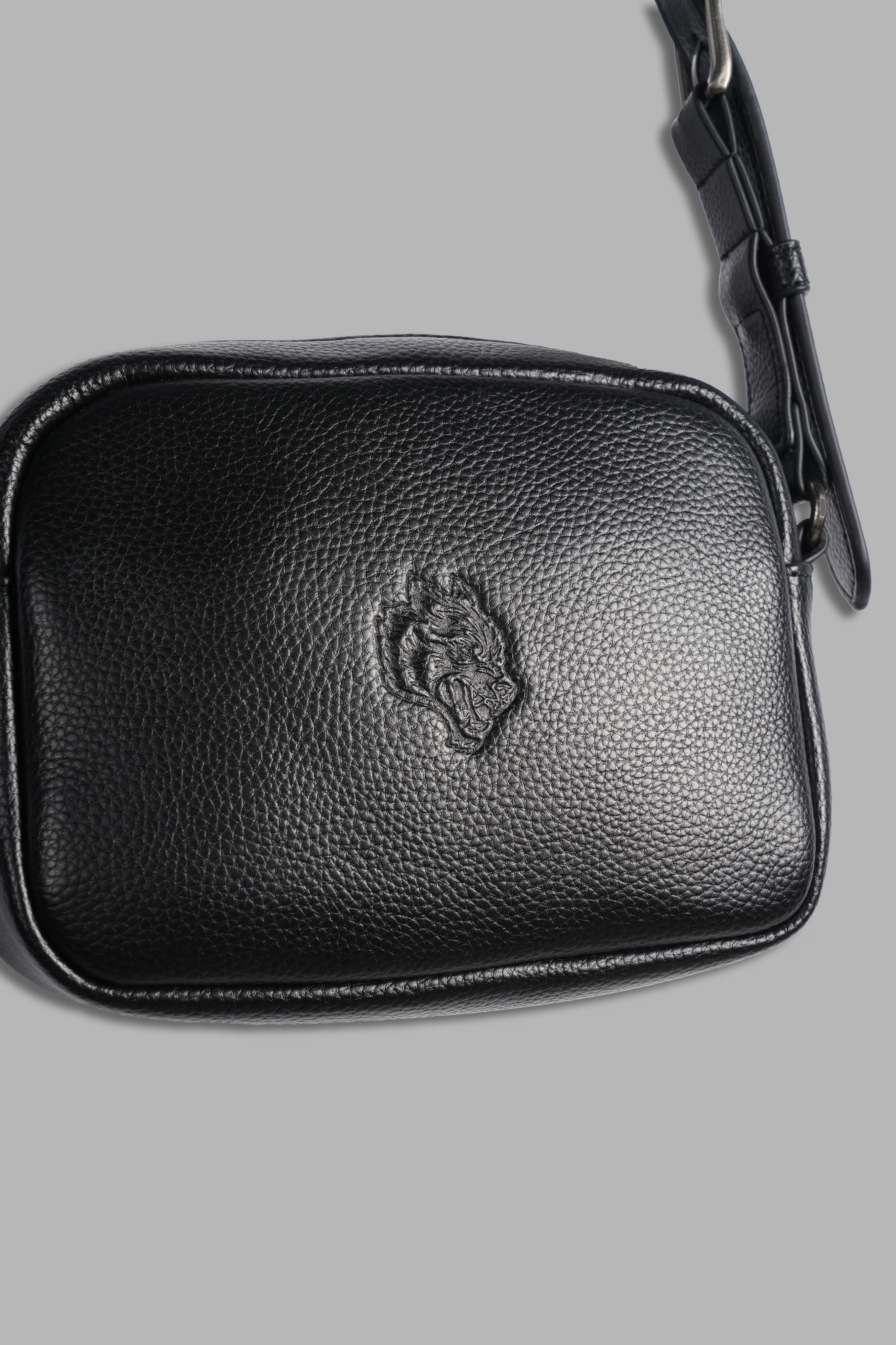 Wolves Chopper Blade Leather Side Bag in Black - Image 4